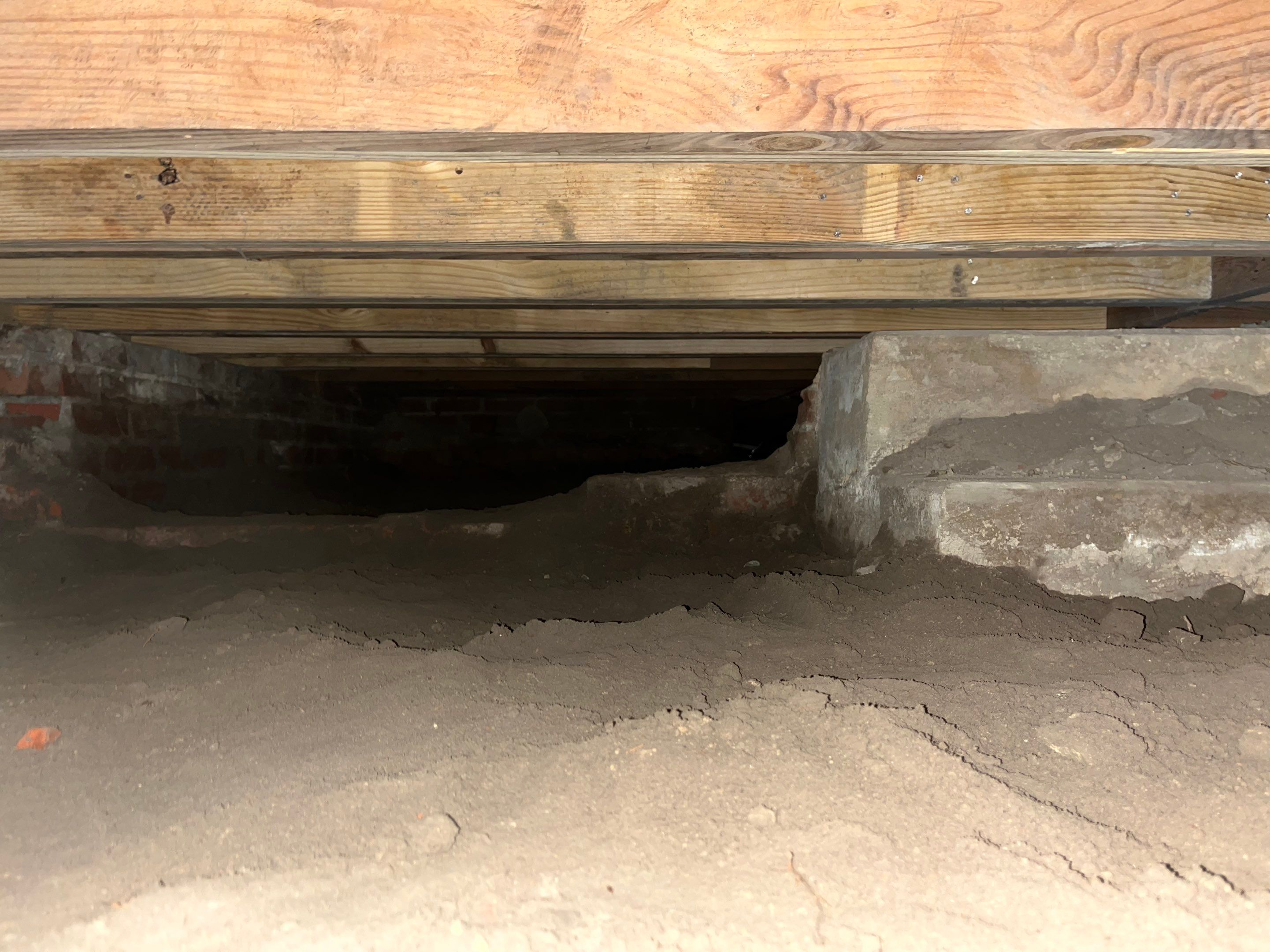 Sealed Crawlspace using Aprilaire E-70 Dehumidifier by Impact Crawlspace