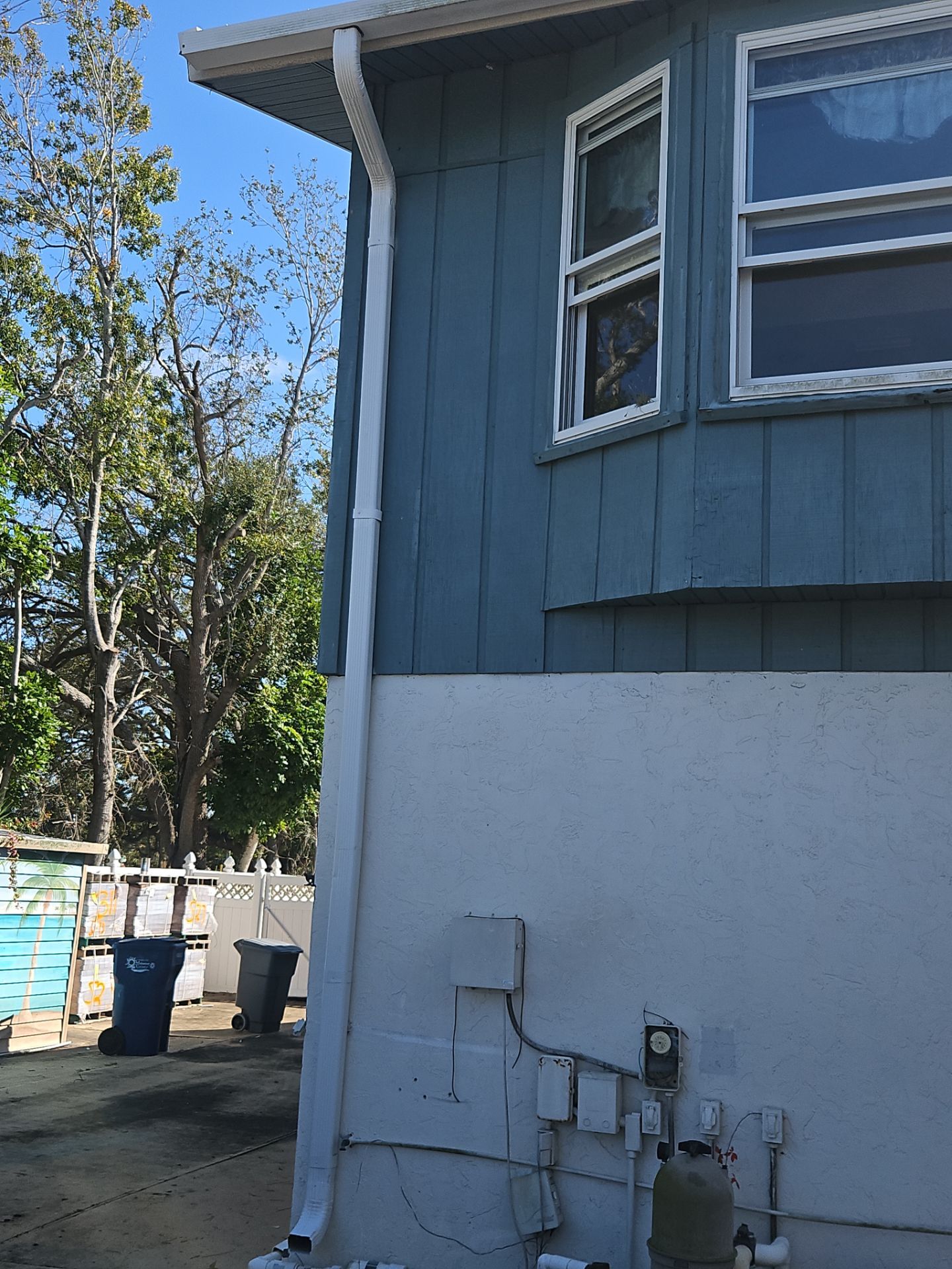 K-Style Seamless Gutter Installation using White Seamless Gutters in Sarasota FL by Gutter Professors