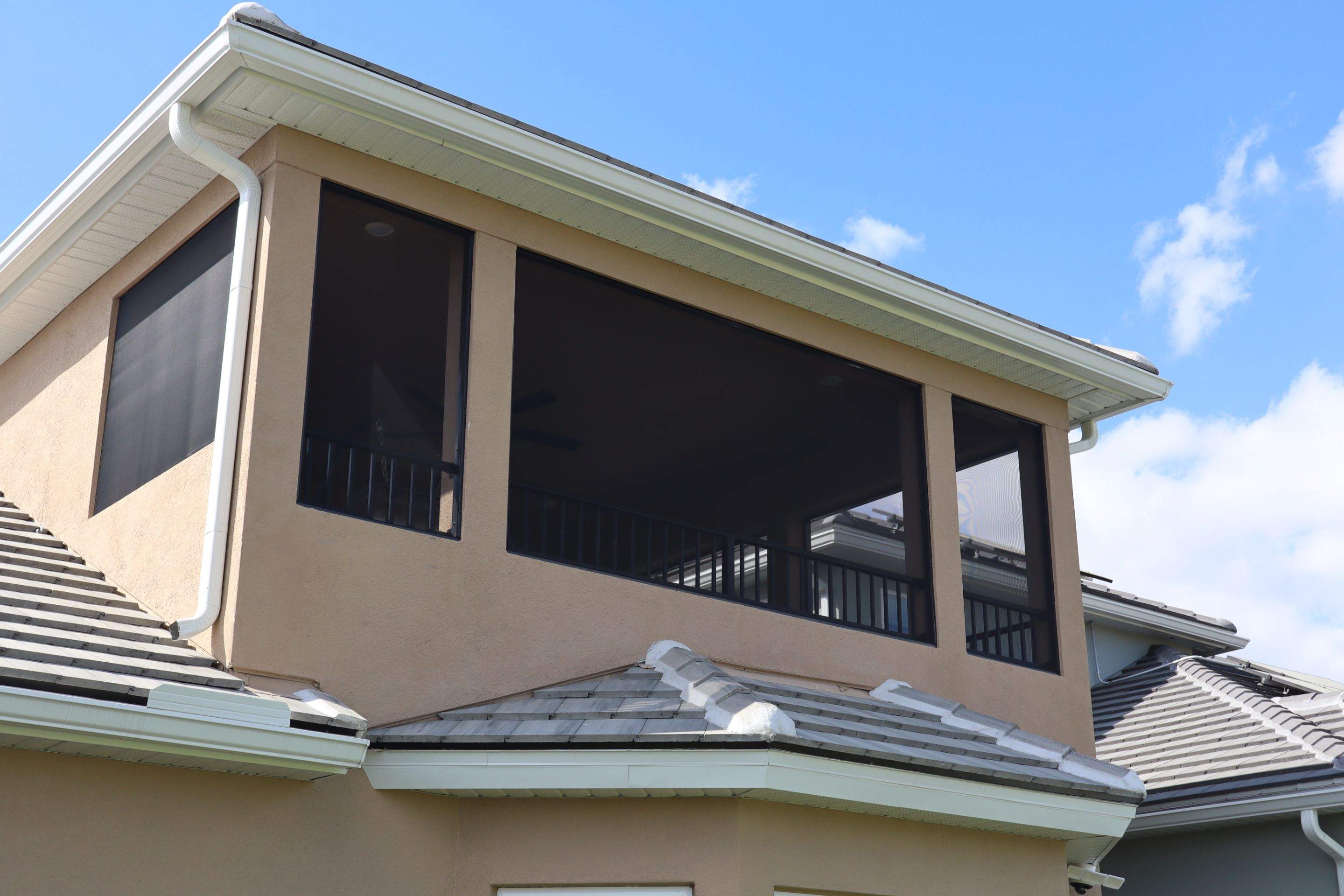 Balcony flooring and screen installation by Orlando pergolas