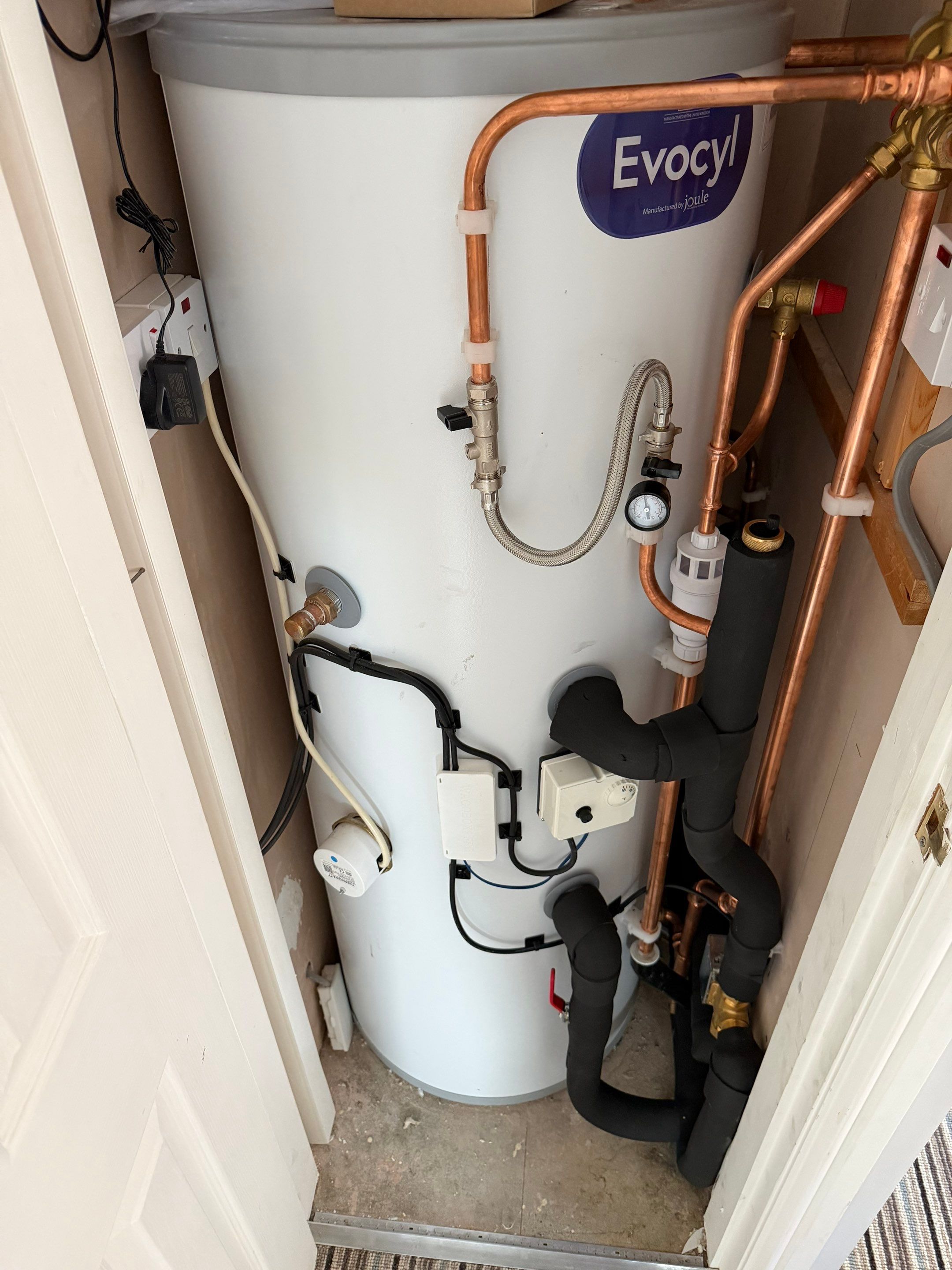 π’οΈβ‘οΈπ₯ From Oil Deliveries to Always-On Comfort: A Smarter Heat Pump Upgrade β‘π± by Elite Services Group Ltd