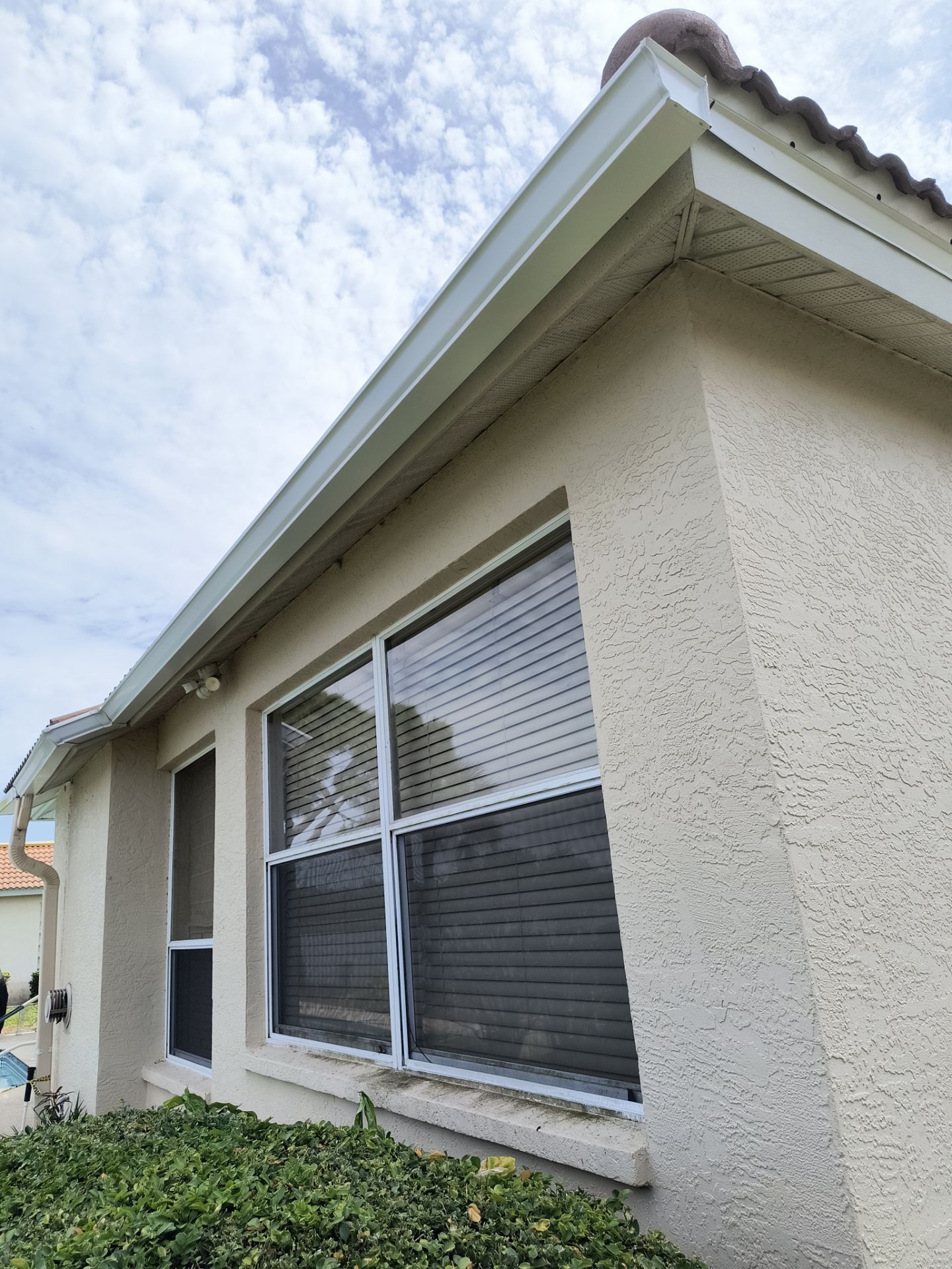 7 inch seamless gutters using K-Style Seamless Gutters in Sarasota FL by Gutter Professors