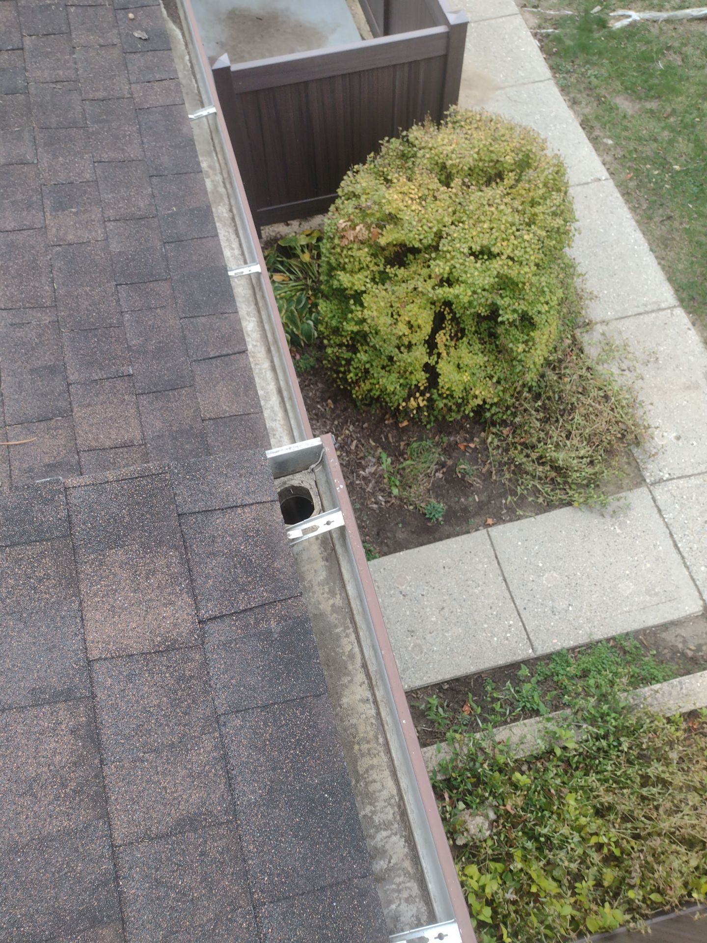Commercial gutter cleaning Battle Creek, MI after photo with clean gutters