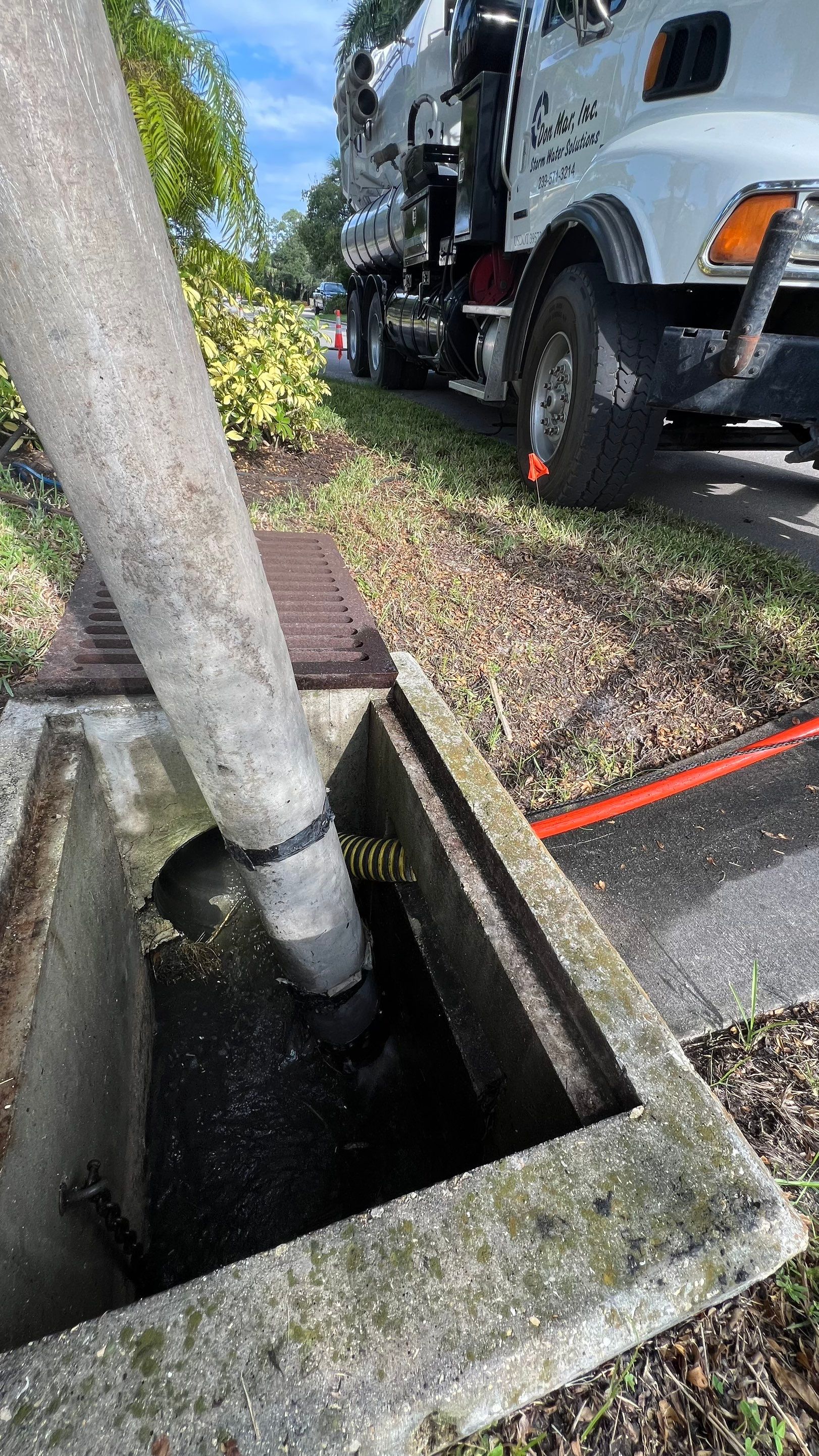 Naples Community Entry Road Stormwater System Cleaning by APS Power & Water