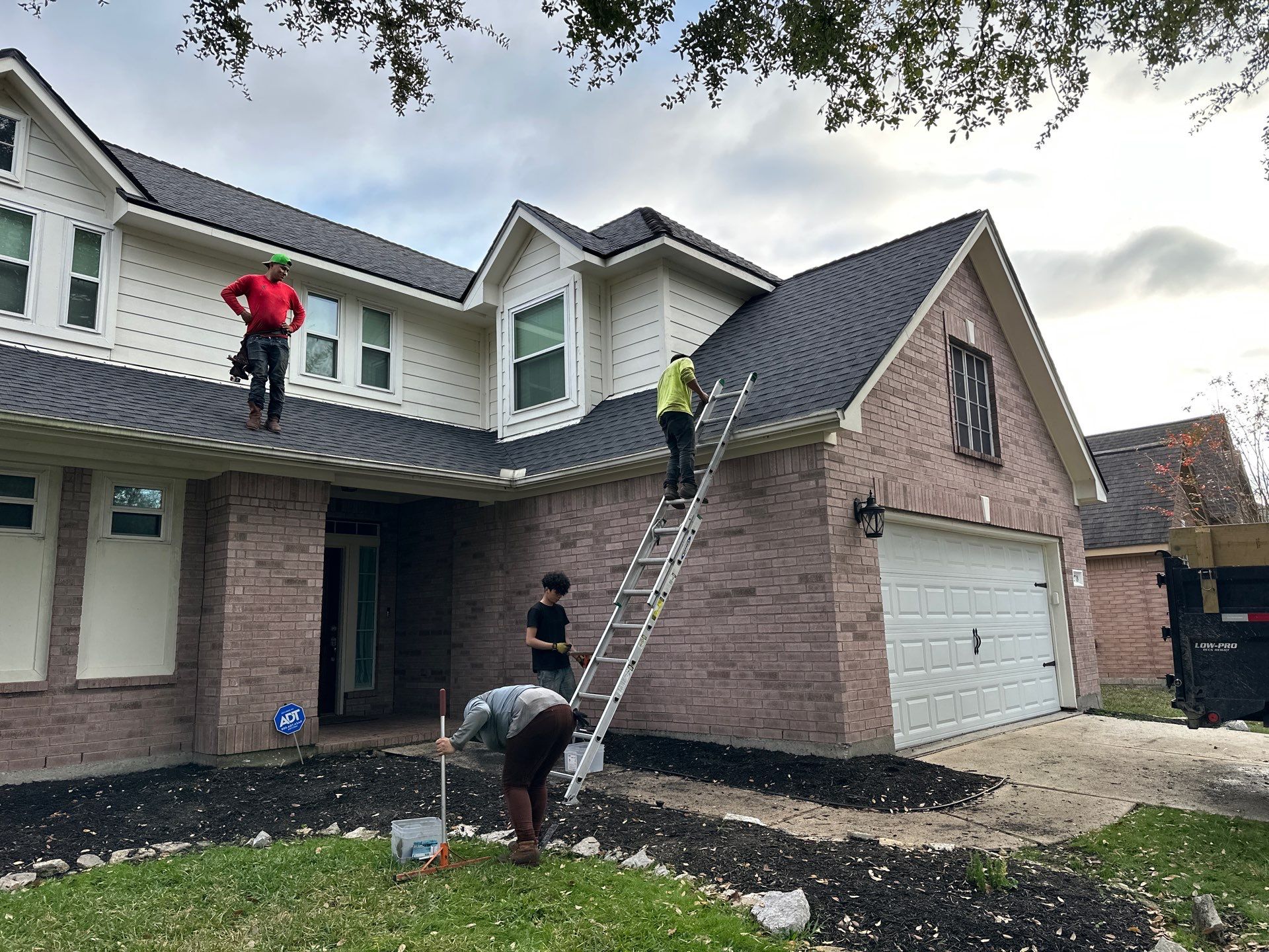 GAF HDZ CHARCOAL W/ PREMIUM RIDGE Z by Motion Roofing