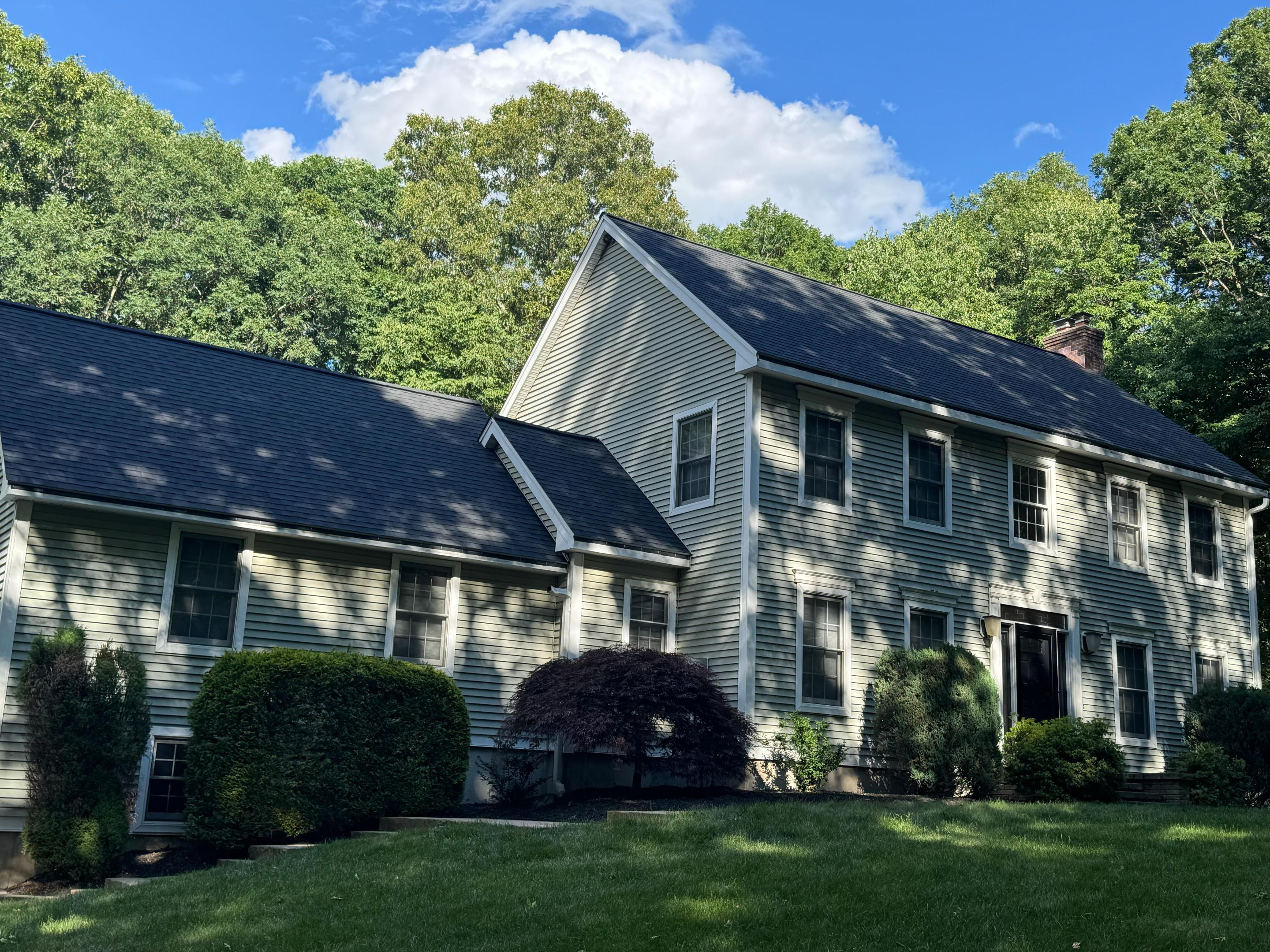 Homeowners in East Hampton, CT get a new roof by DiGiorgi by DiGiorgi Roofing and Siding Inc