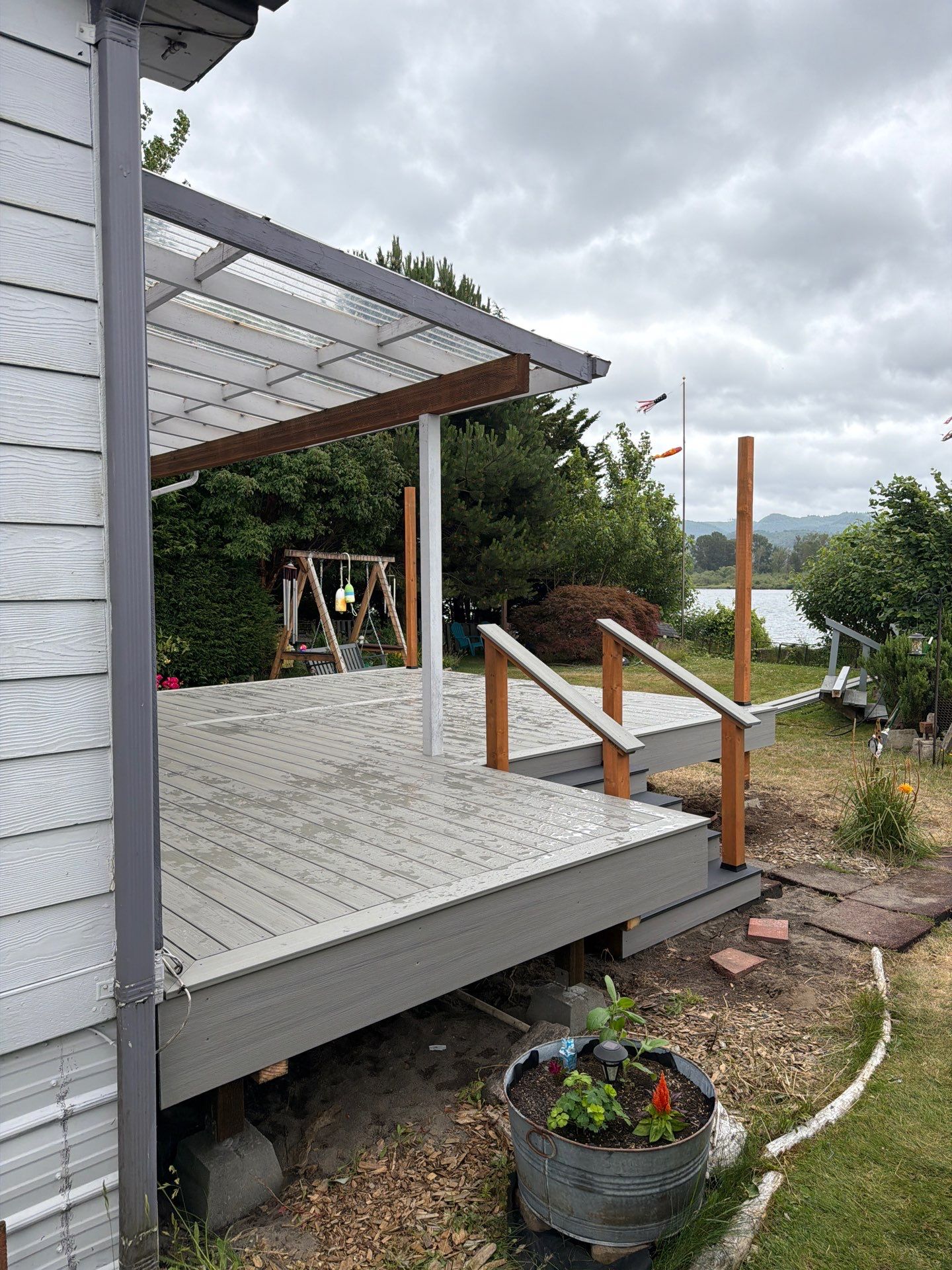 Project in Cathlamet, WA by Expedeck