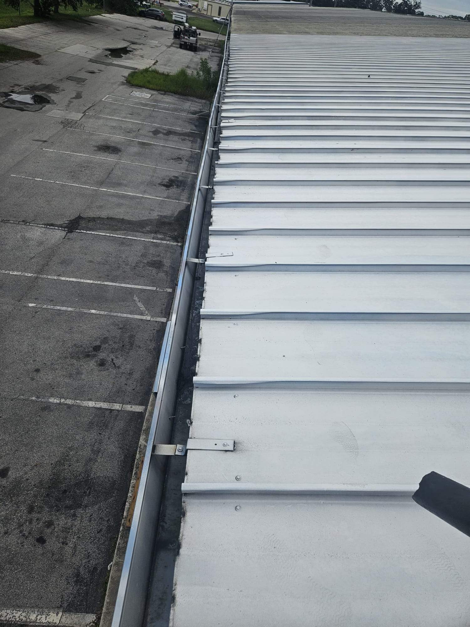 Clean Gutters and Seal Seams in Lakeland FL by Gutter Professors