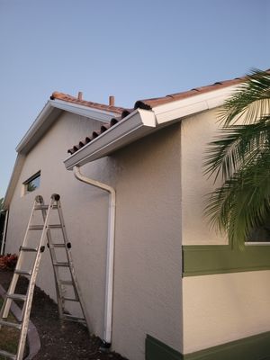 Modern 7 inch K-Style Gutters in Fort Myers FL
