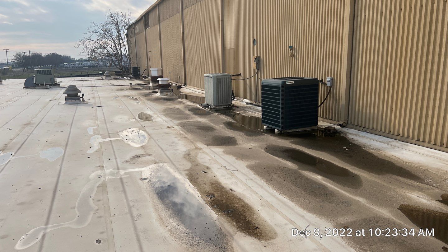 TPO single-ply roofing system using GAF by Straight Edge Roofing Inc