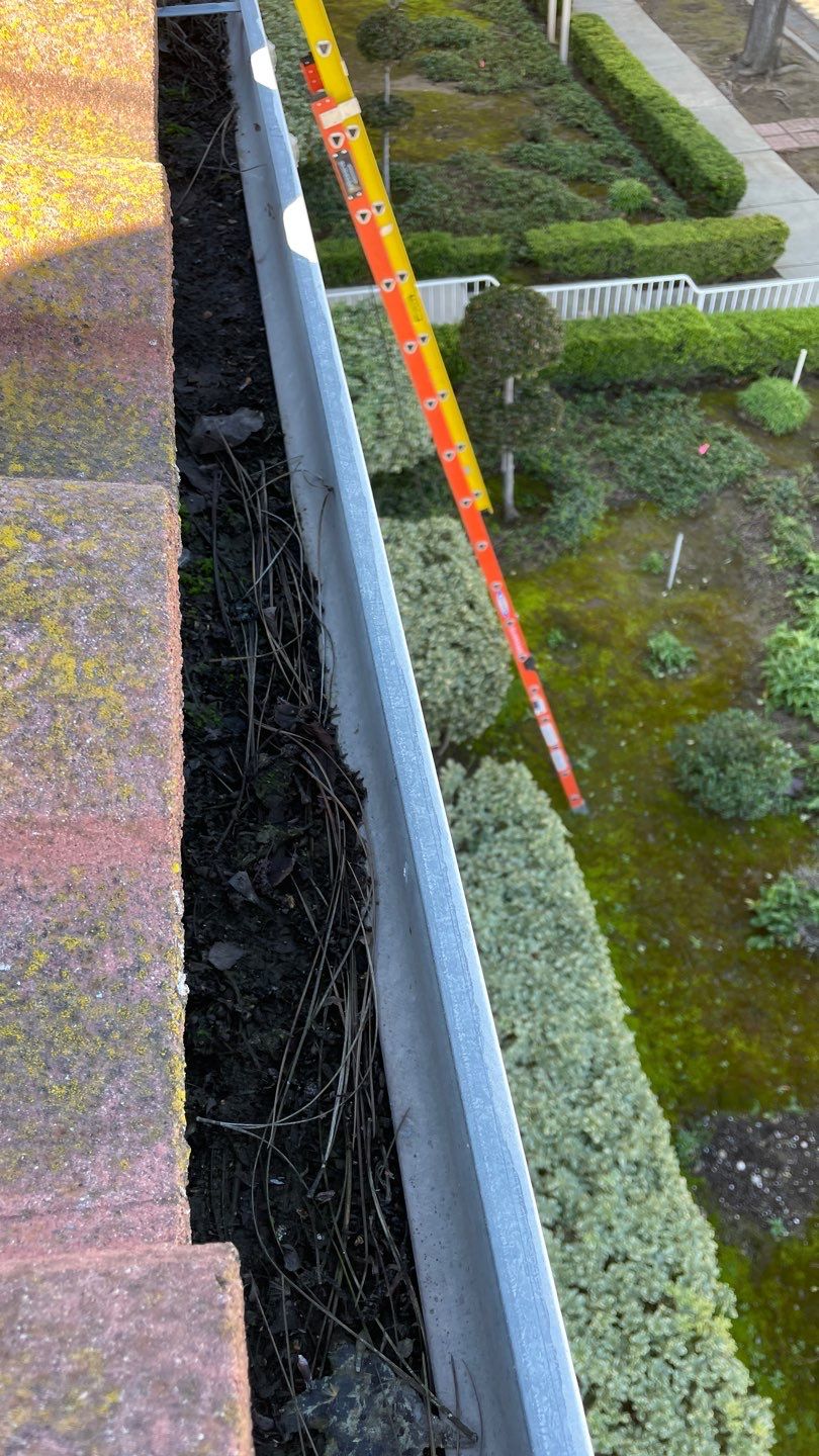 12-Unit HOA Gutter Cleaning in San Jose by All One Solar Shine
