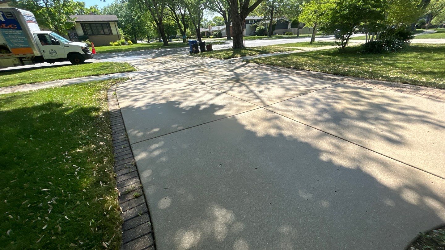 Mount Prospect, IL Driveway cleaning by Northern Power Washing LLC.