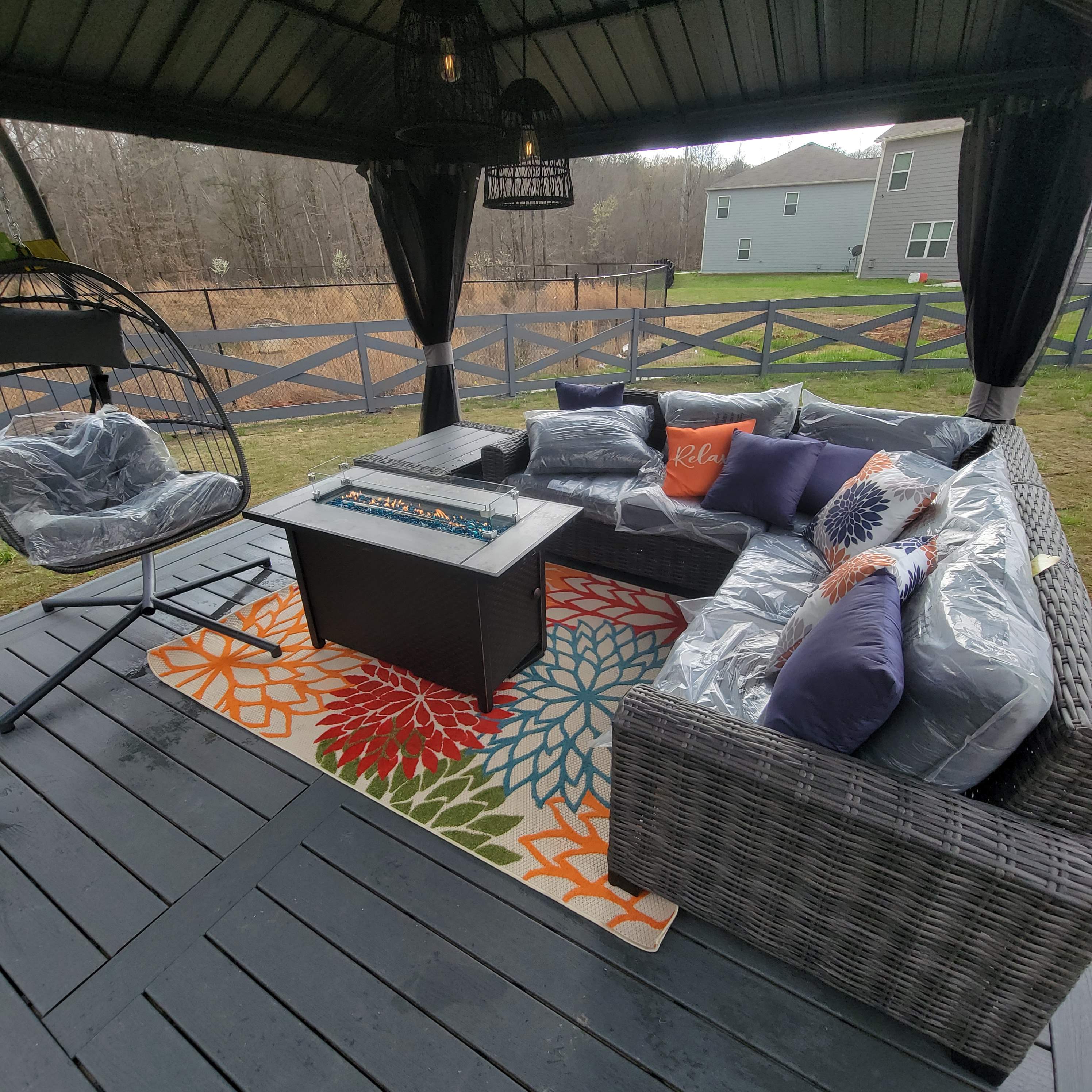 Exterior Gazebo by Ajayi Design and Construction 