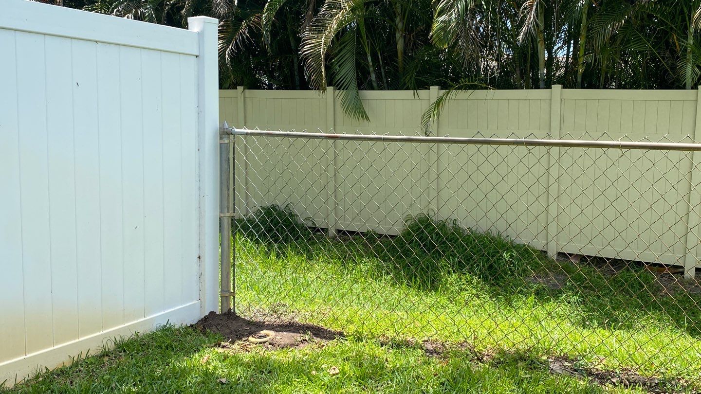 Sarasota, FL 6ft. Tall White Vinyl Privacy Fence  by Asap fence and gates, LLC