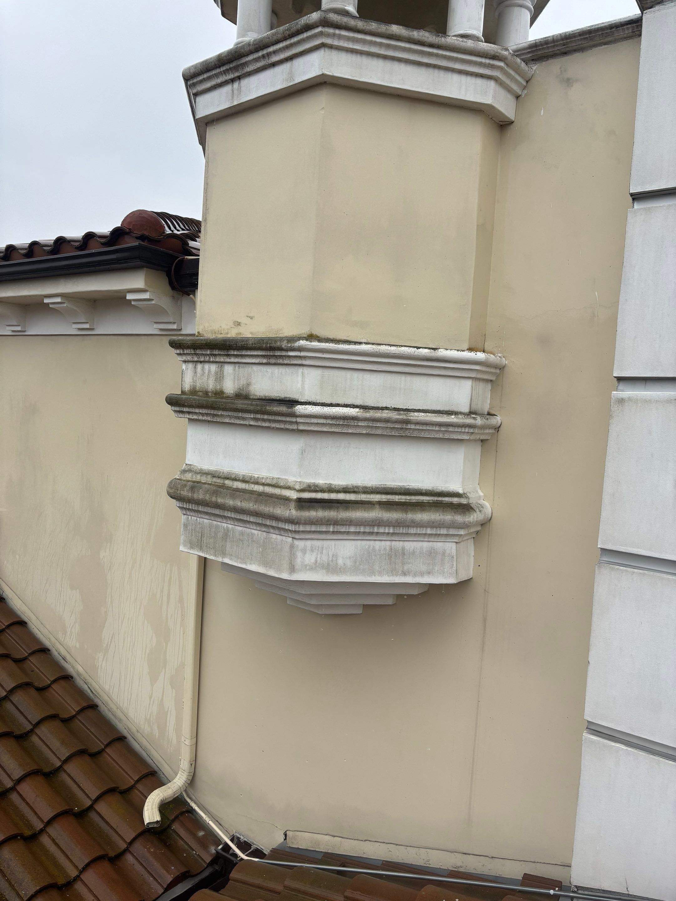 Mansion Exterior Pressure Washing by Pirate Pete’s Power Washing