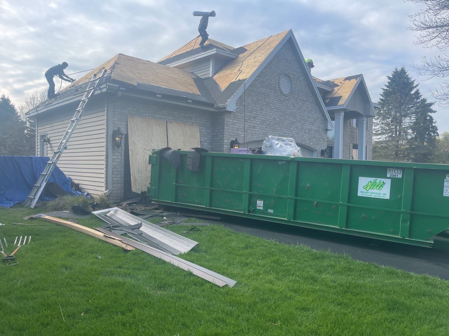 Eden Prairie, MN – Roof Replacement on Steep and High Roof by First Impressions Exteriors