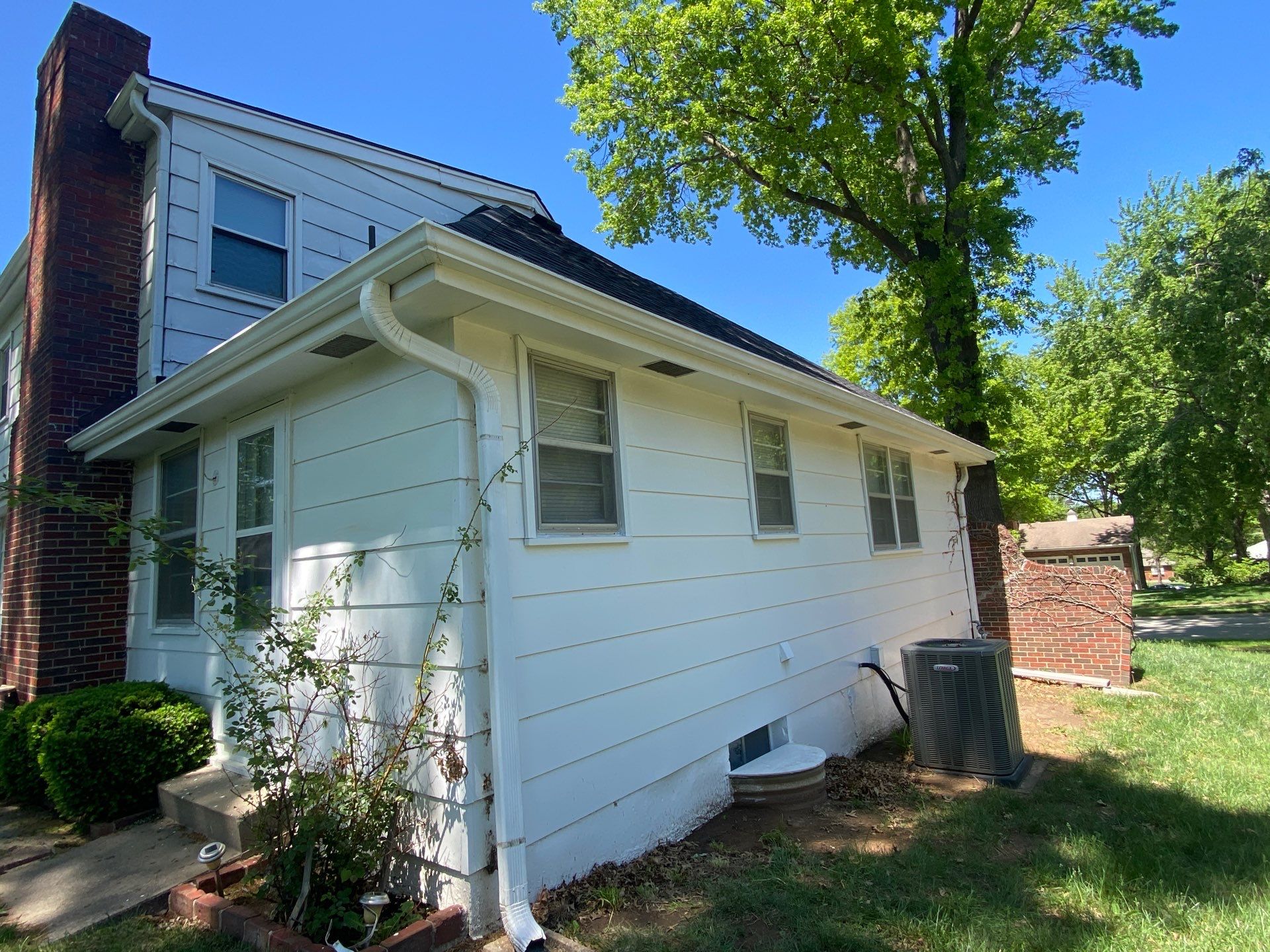 Siding Installation using White Market Square by EEC Windows, Siding & Roofing