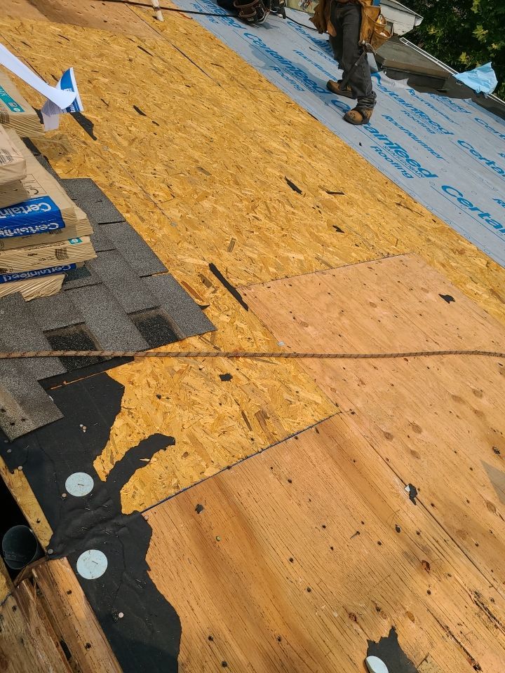 Sterling: CertainTeed Landmark Designer Shingles in Pewter by RM Banning, Inc.