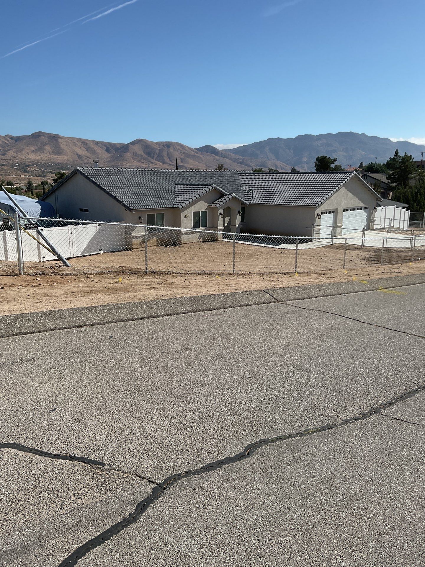 Fence Installation using chain -link by Fence Guys Inc.