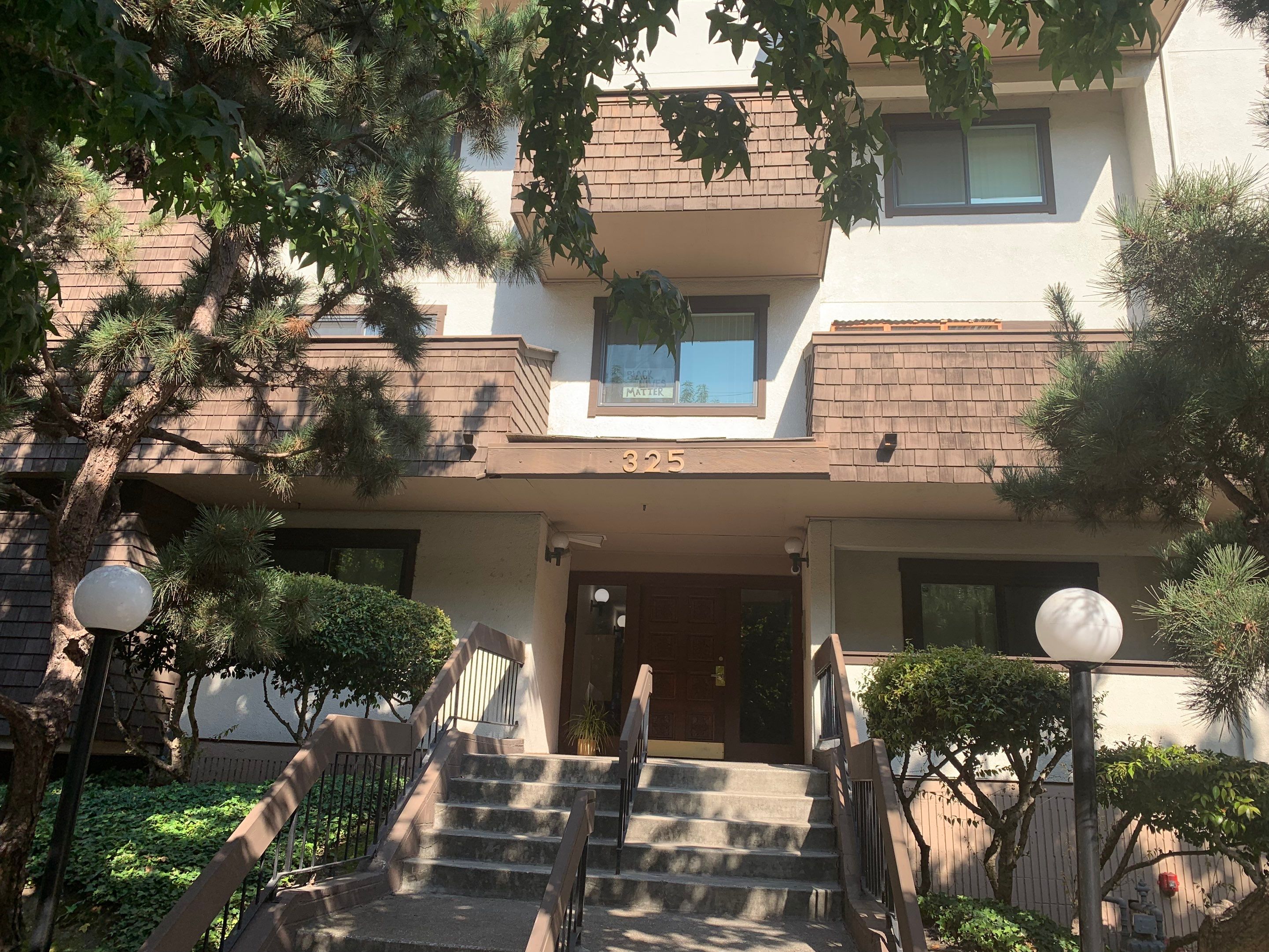 Condos At 325 Vernon Street Oakland by SpotFree Window Cleaning