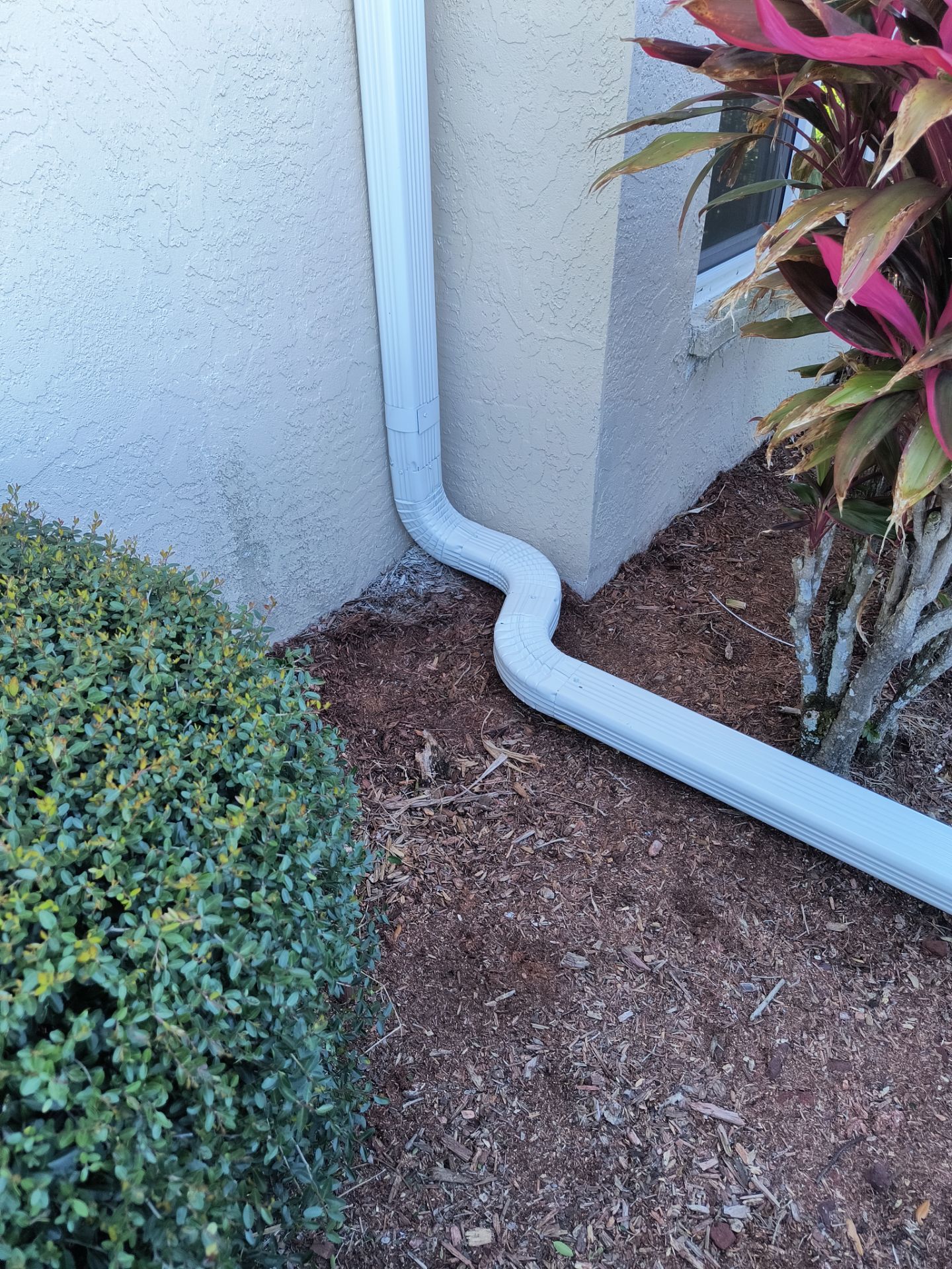 White Seamless Gutters using 6 Inch Seamless Gutters in Sarasota FL by Gutter Professors