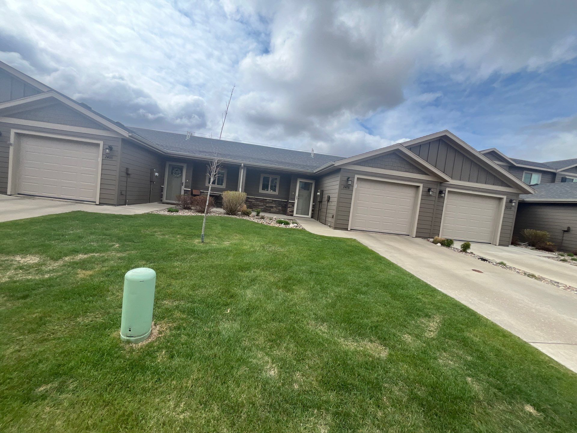 Exterior Painting for Multi-Unit Townhomes in Sioux Falls by Select Painting, Coatings & Garage Cabinets