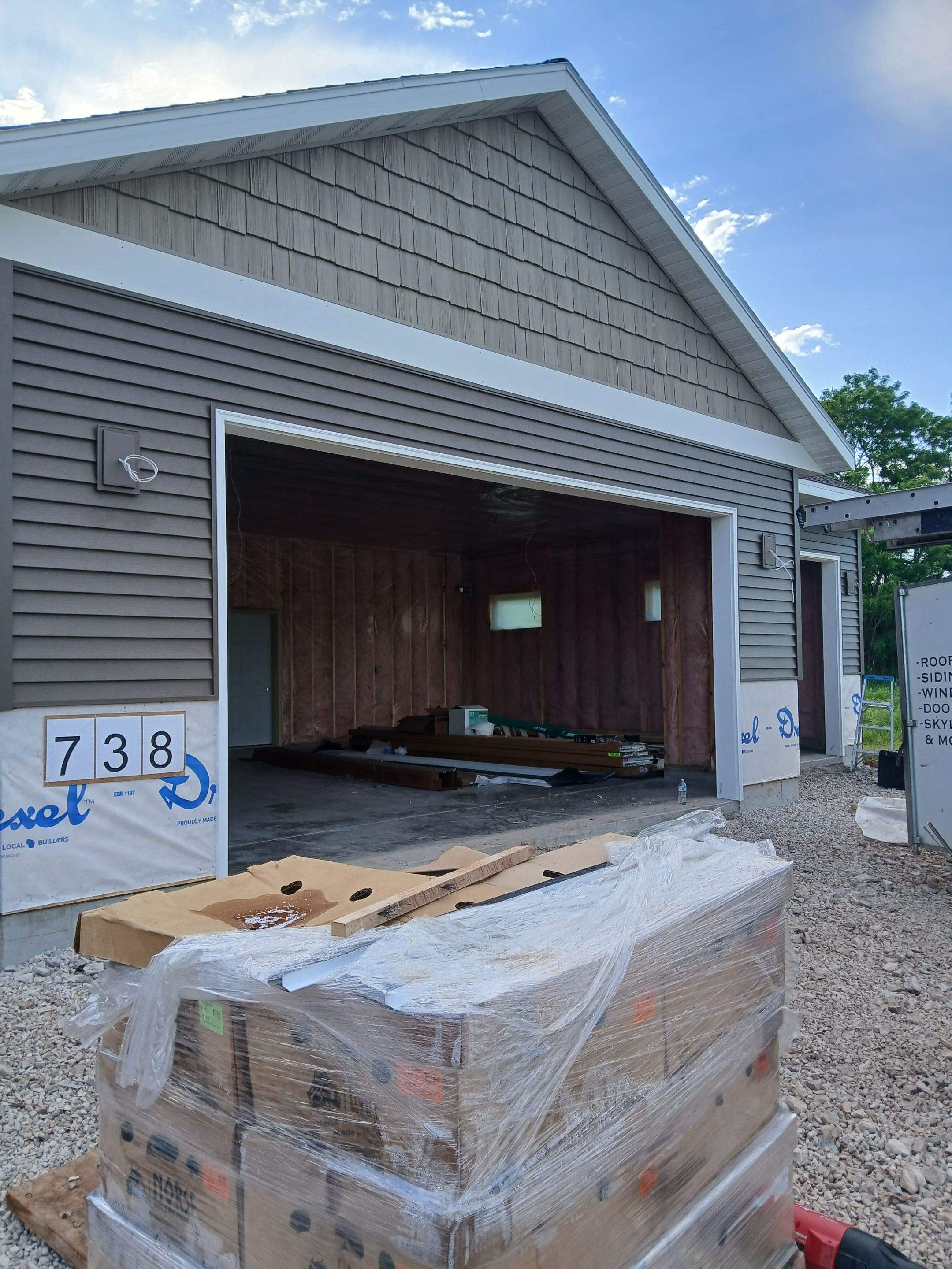 New Con Siding  by Gellings Roofing & Siding