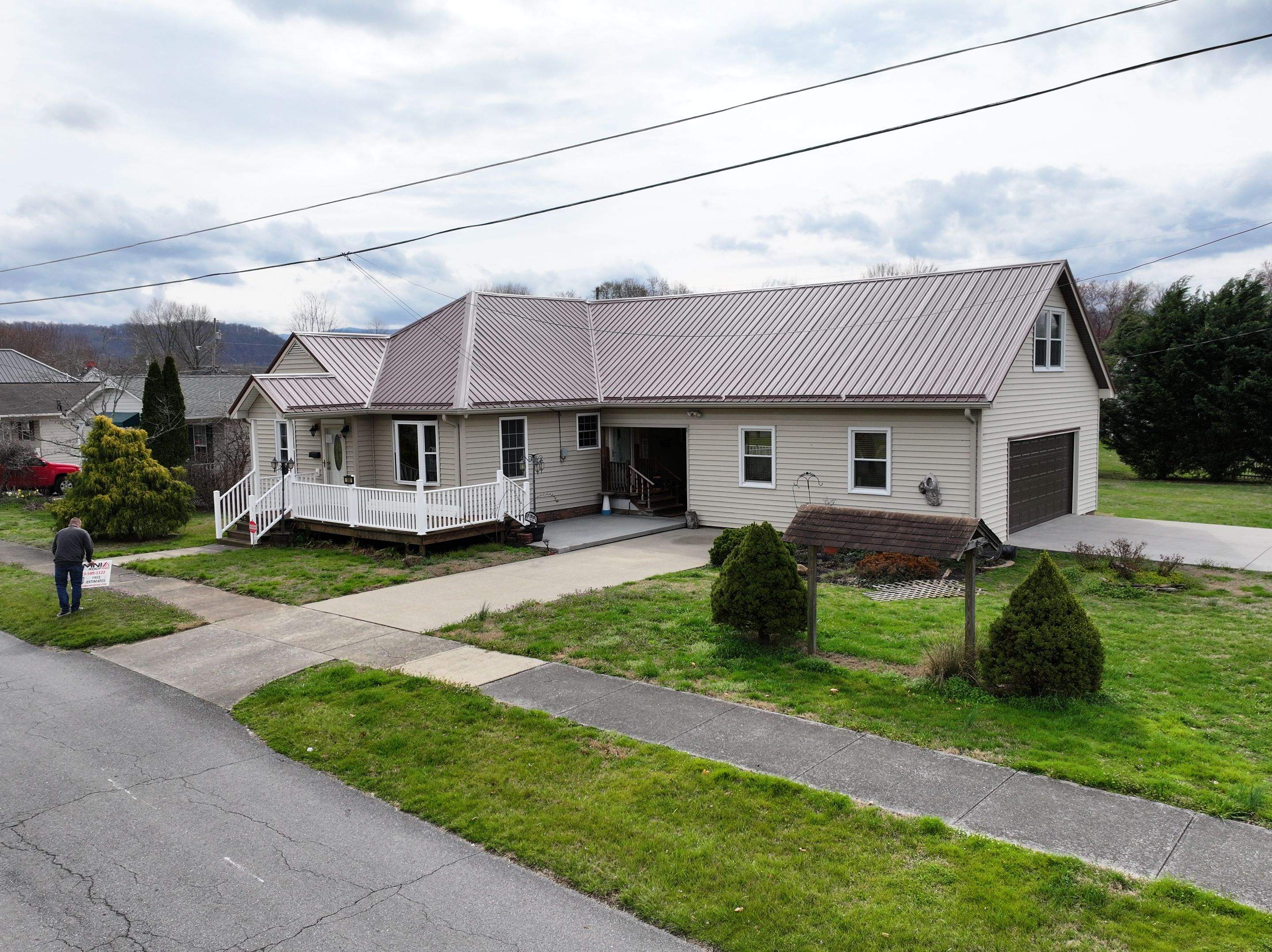 Carr Residence by Omnia Roofing
