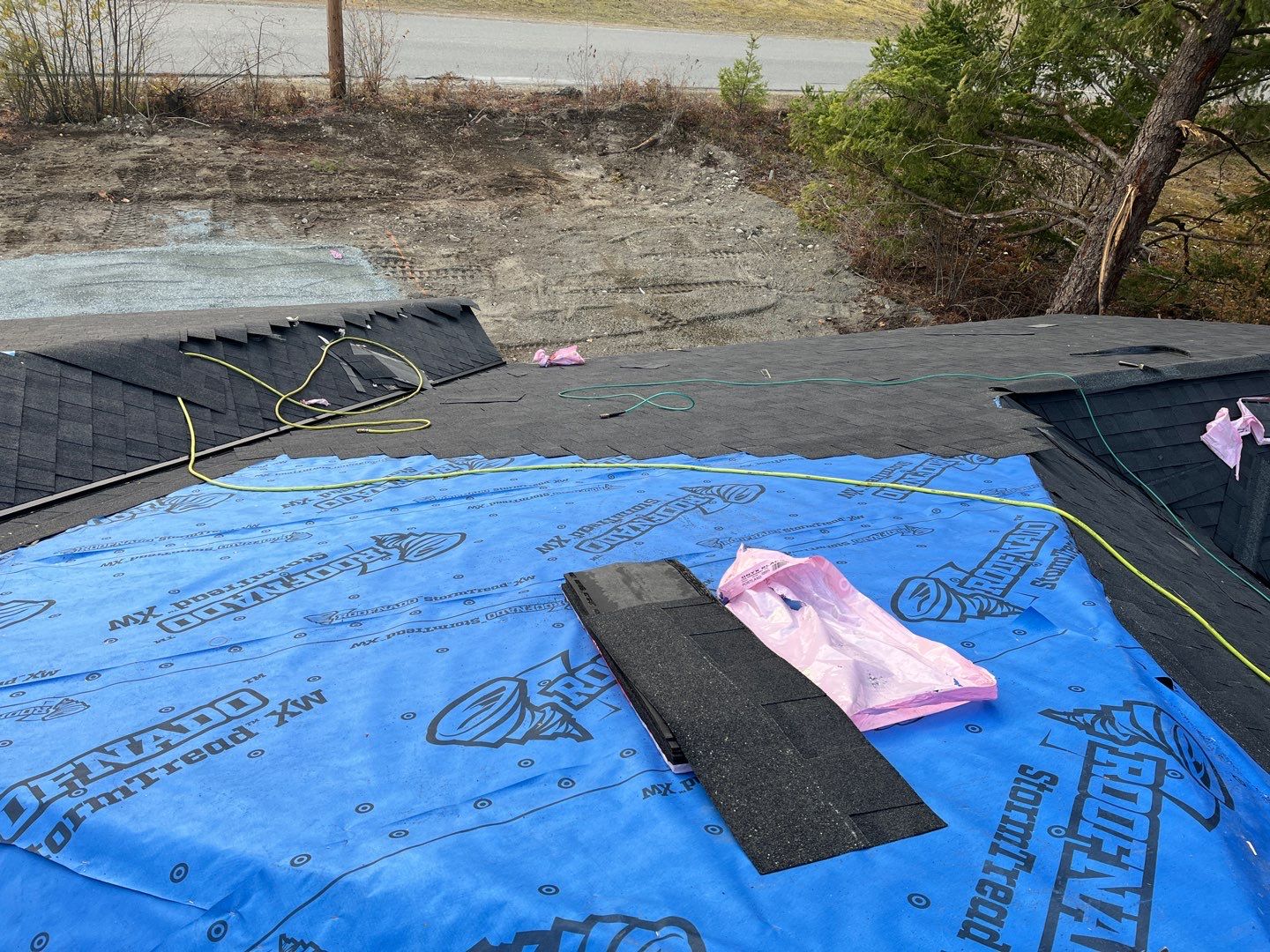 Residential Roofing Installation using OC Oakridge shingles by Top Notch Roofing Inc