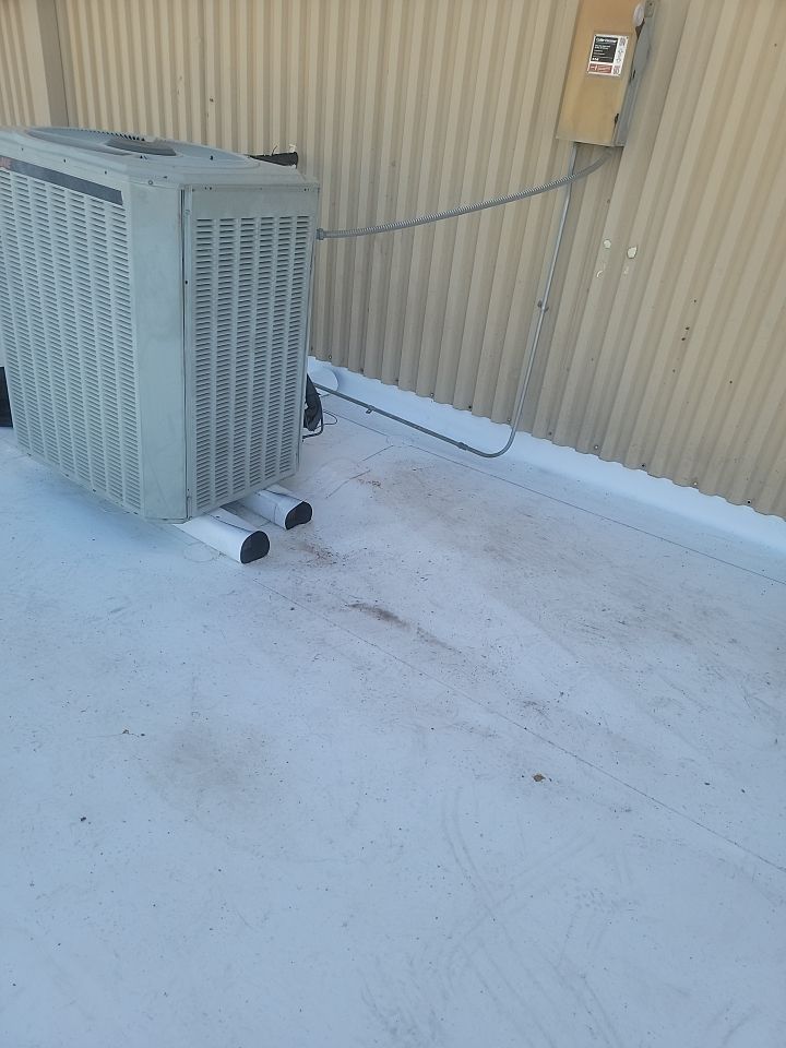 TPO single-ply roofing system using GAF by Straight Edge Roofing Inc