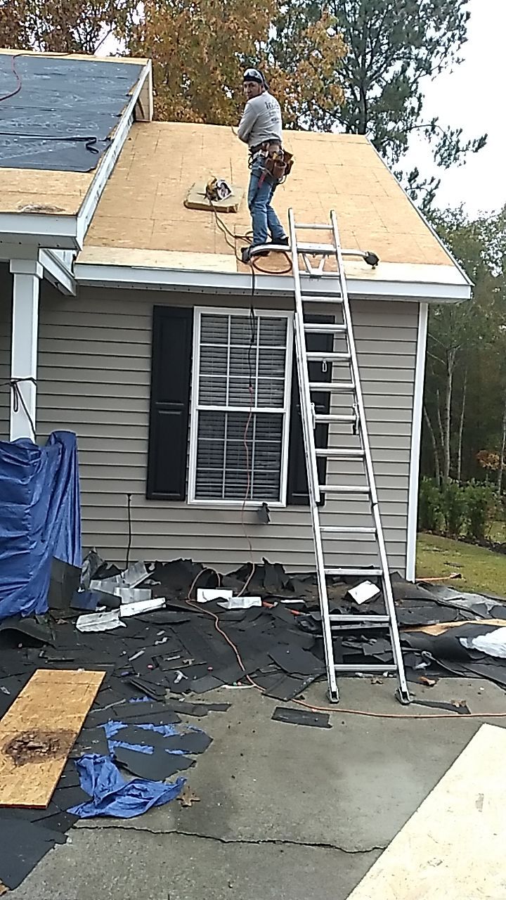 Residential Roofing Installation using Owens Corning Oakridge- Williamsburg Gray by Indigo State Roofing