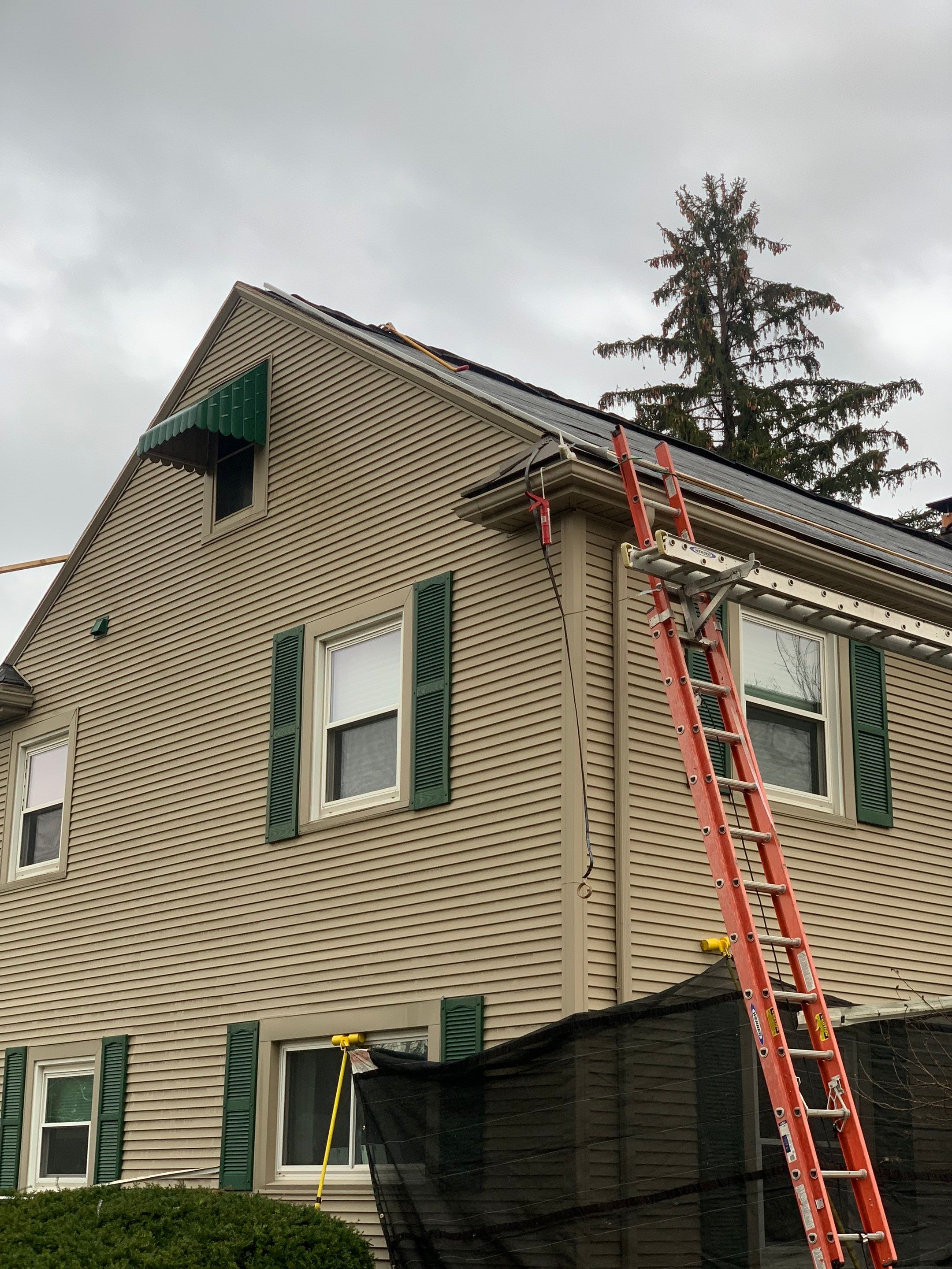 Residential Roofing Installation using Vic West Nothridge Slate by 4Ever Metal Roofing