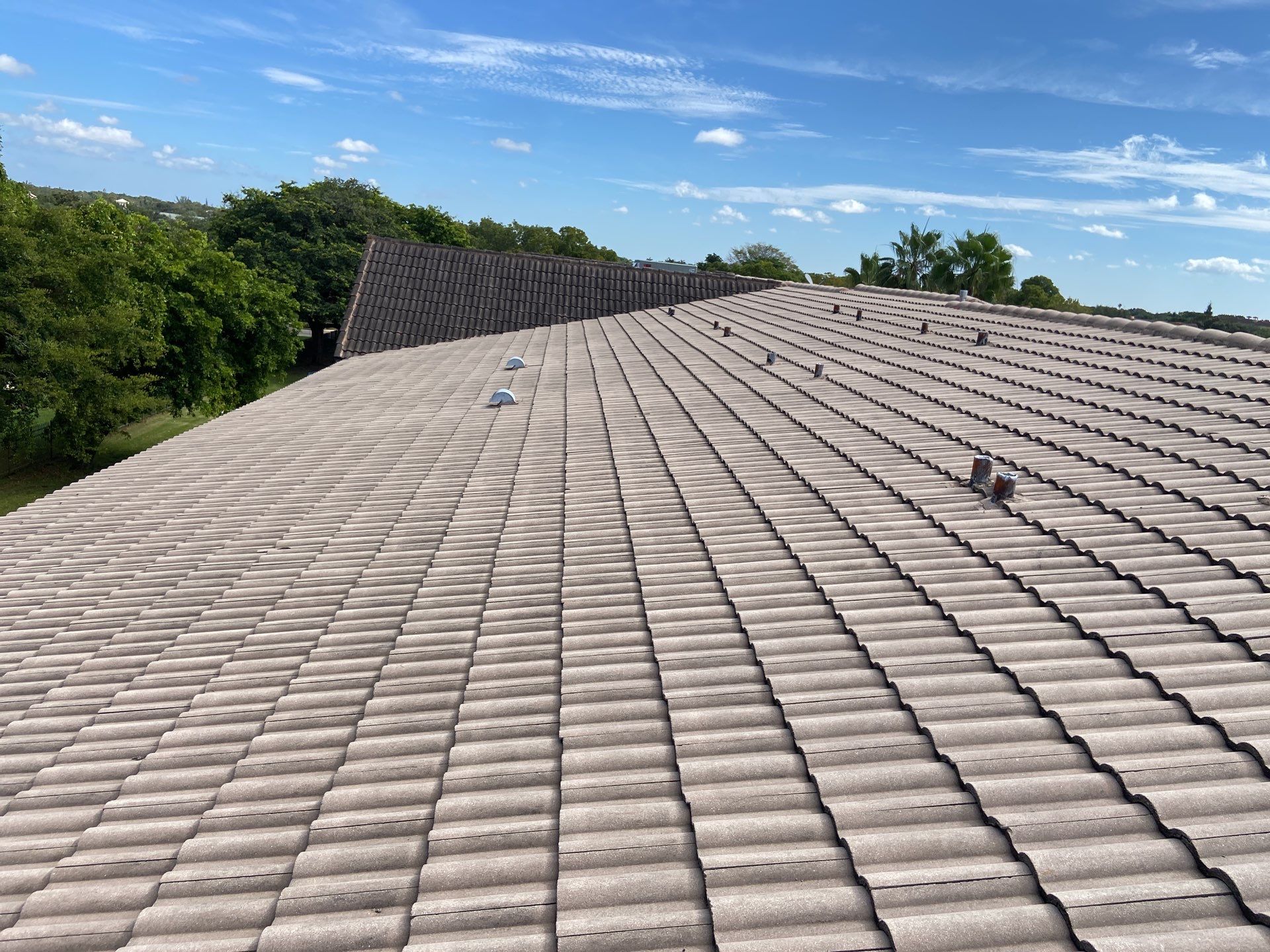 Commercial Roof Cleaning Coral Springs by BKB Pressure Cleaning LLC