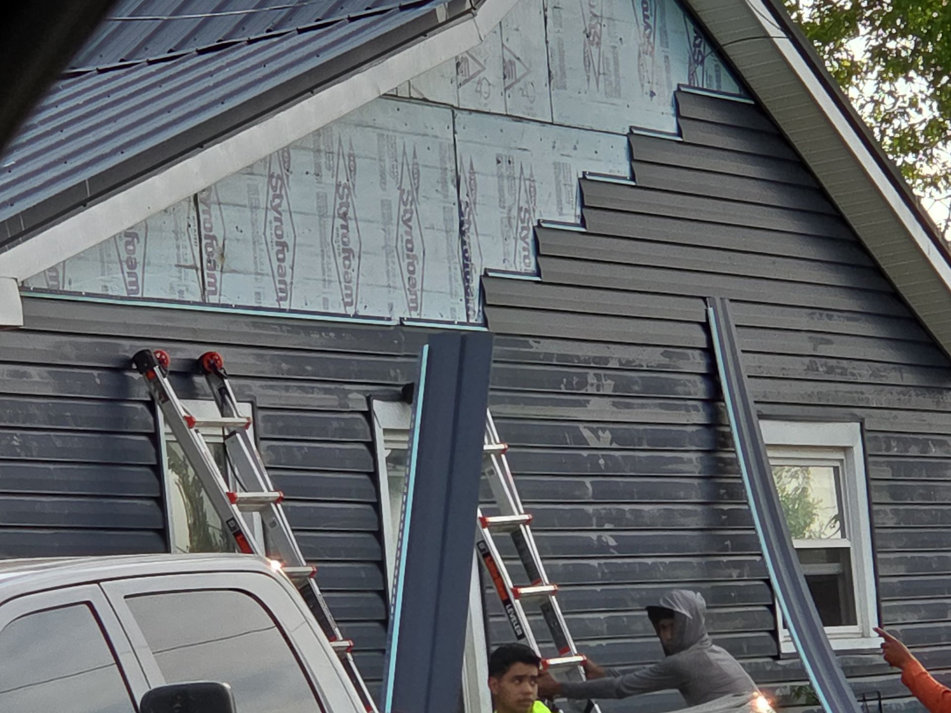 Complete Vinyl Siding Replacement in Huntington by Mr. Roofer