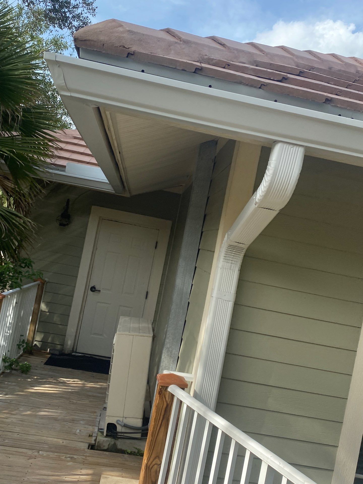 7-Inch Smooth Box Seamless Gutters using smooth box gutters in Fort Myers FL by Gutter Professors