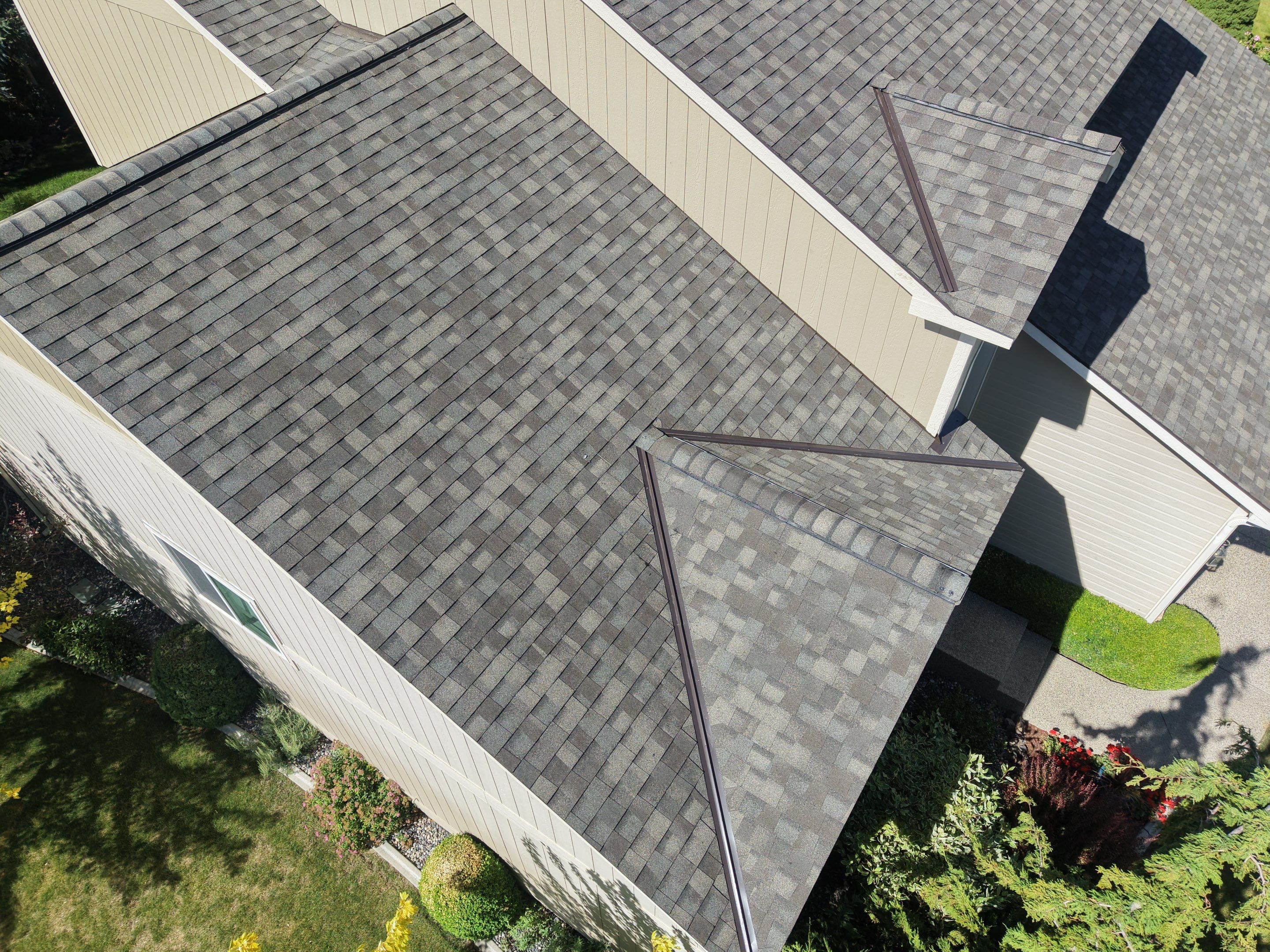 Complete Residential Roof Installation and Exterior Siding in Saratoga Ct Richland, WA 99352 The Denali System - Certainteed Landmark® Shingle - Weathered Wood by Alpine Roofing