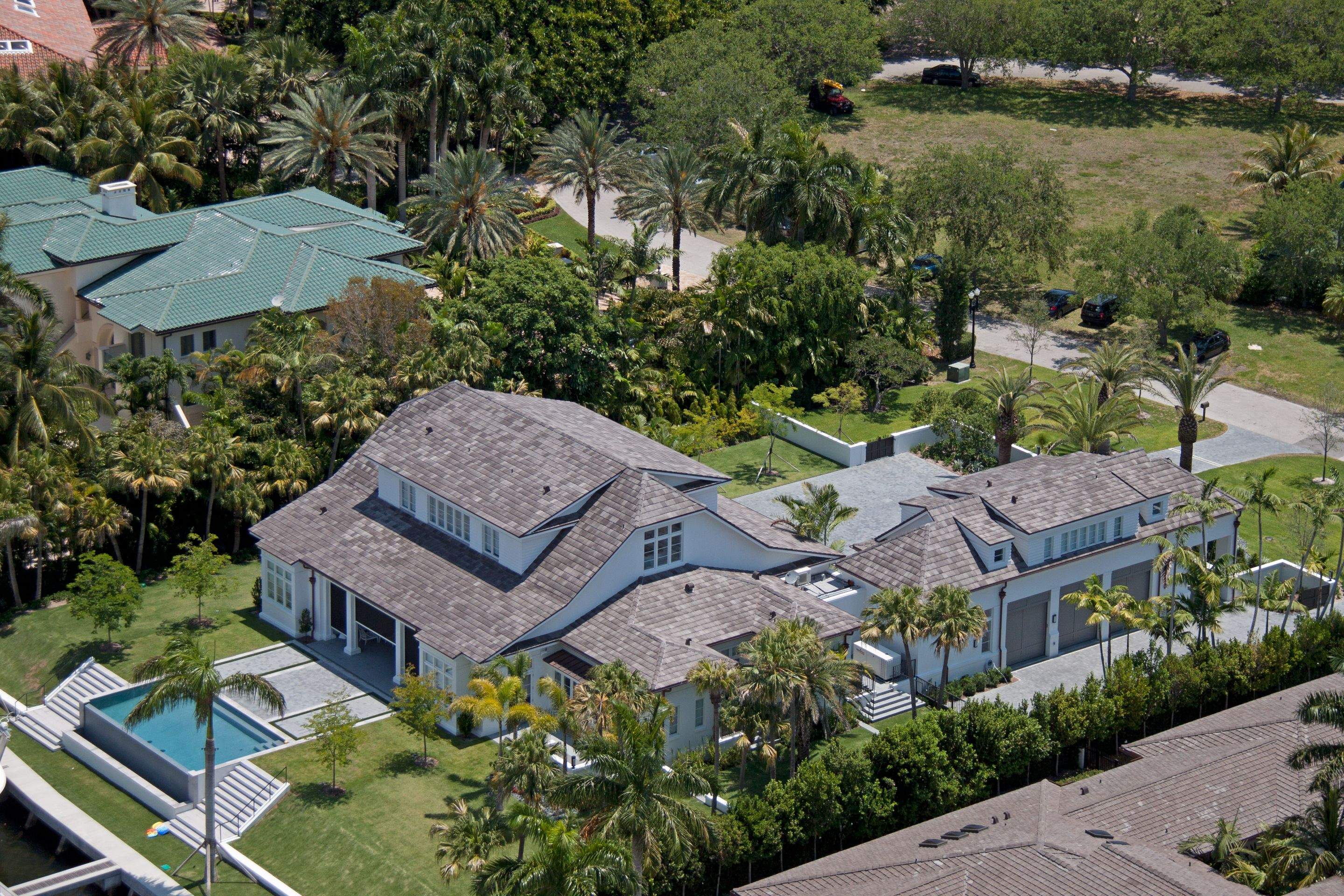 Ludowici - LudoShake - Earth Gray by Istueta Roofing