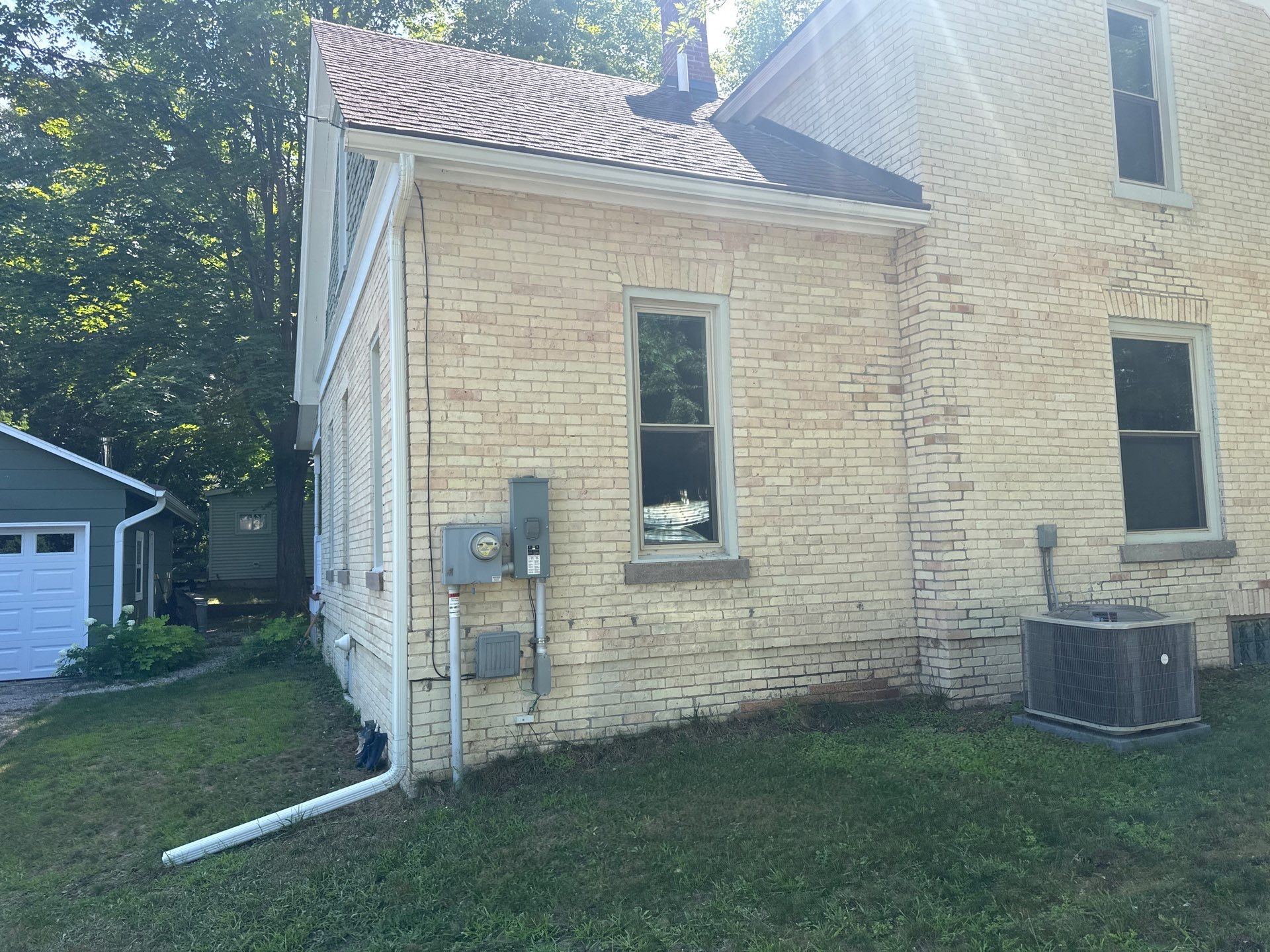 Custom Gutter System and Gutter Helmet Installation in Frankfort by Rainbow Seamless Systems