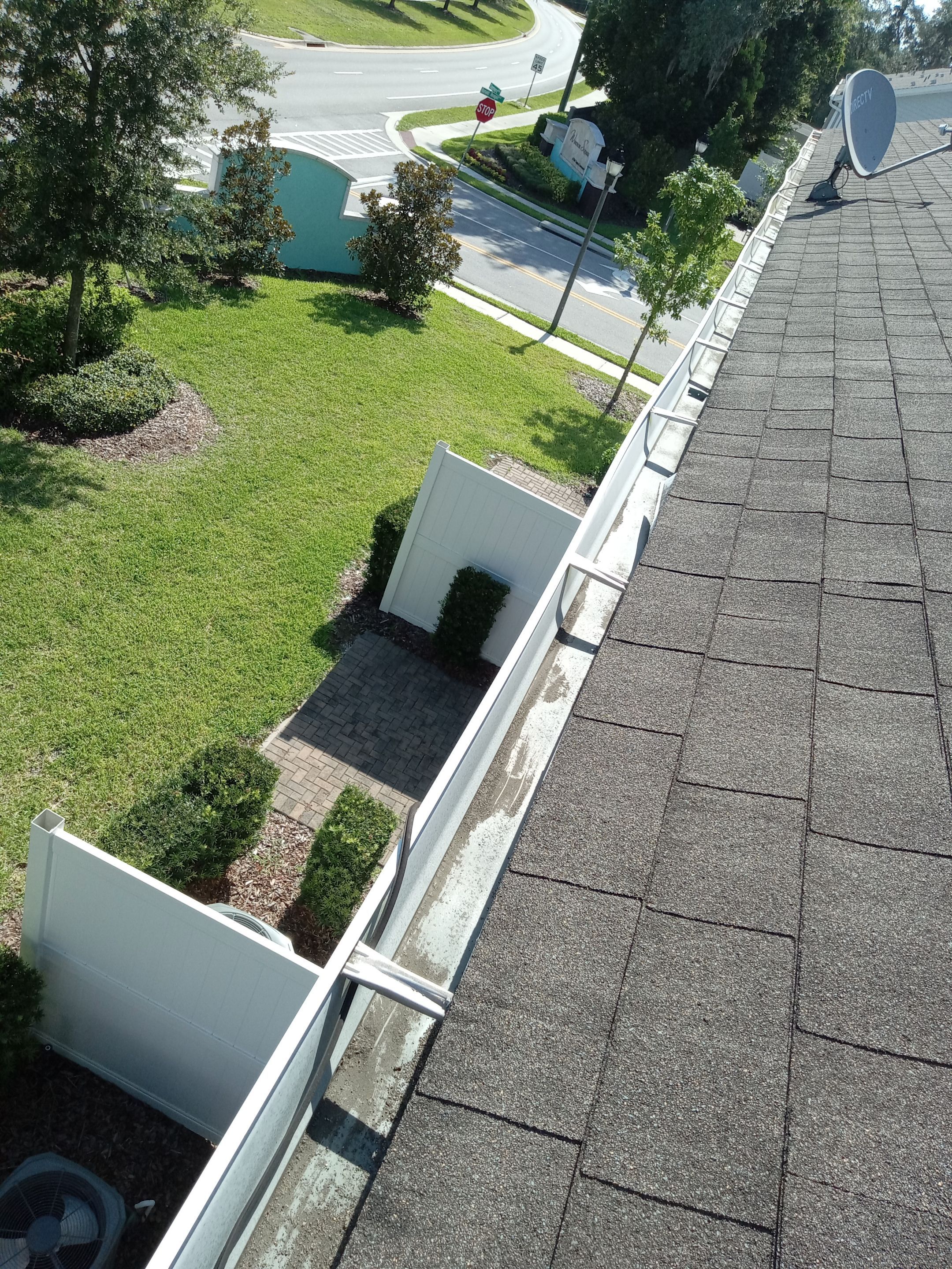HOA gutter cleaning after photo.