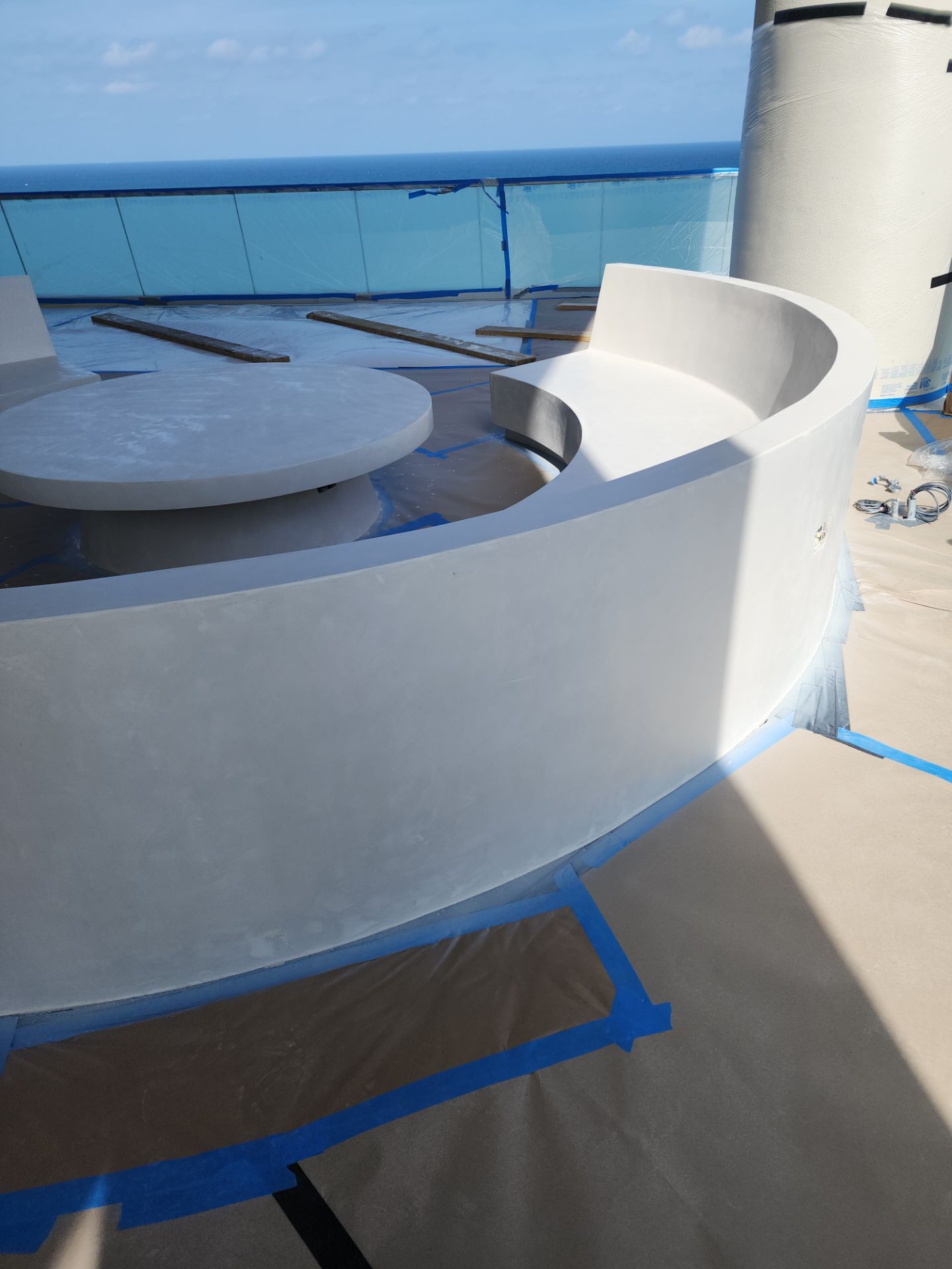 Microtopping over Furniture by Seamless Surfaces