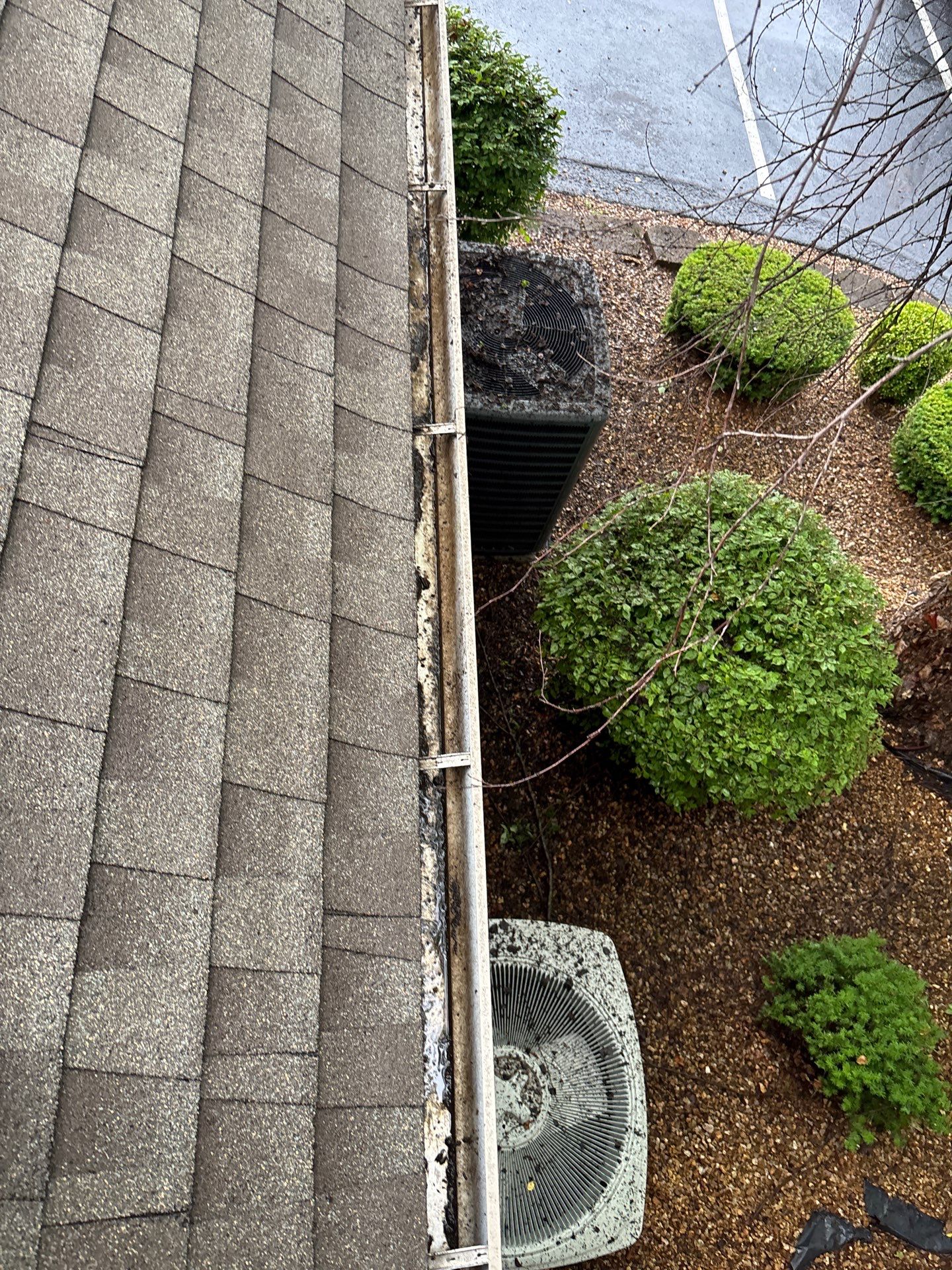 Commercial gutter cleaning Springfield, MO after photo with clean gutters