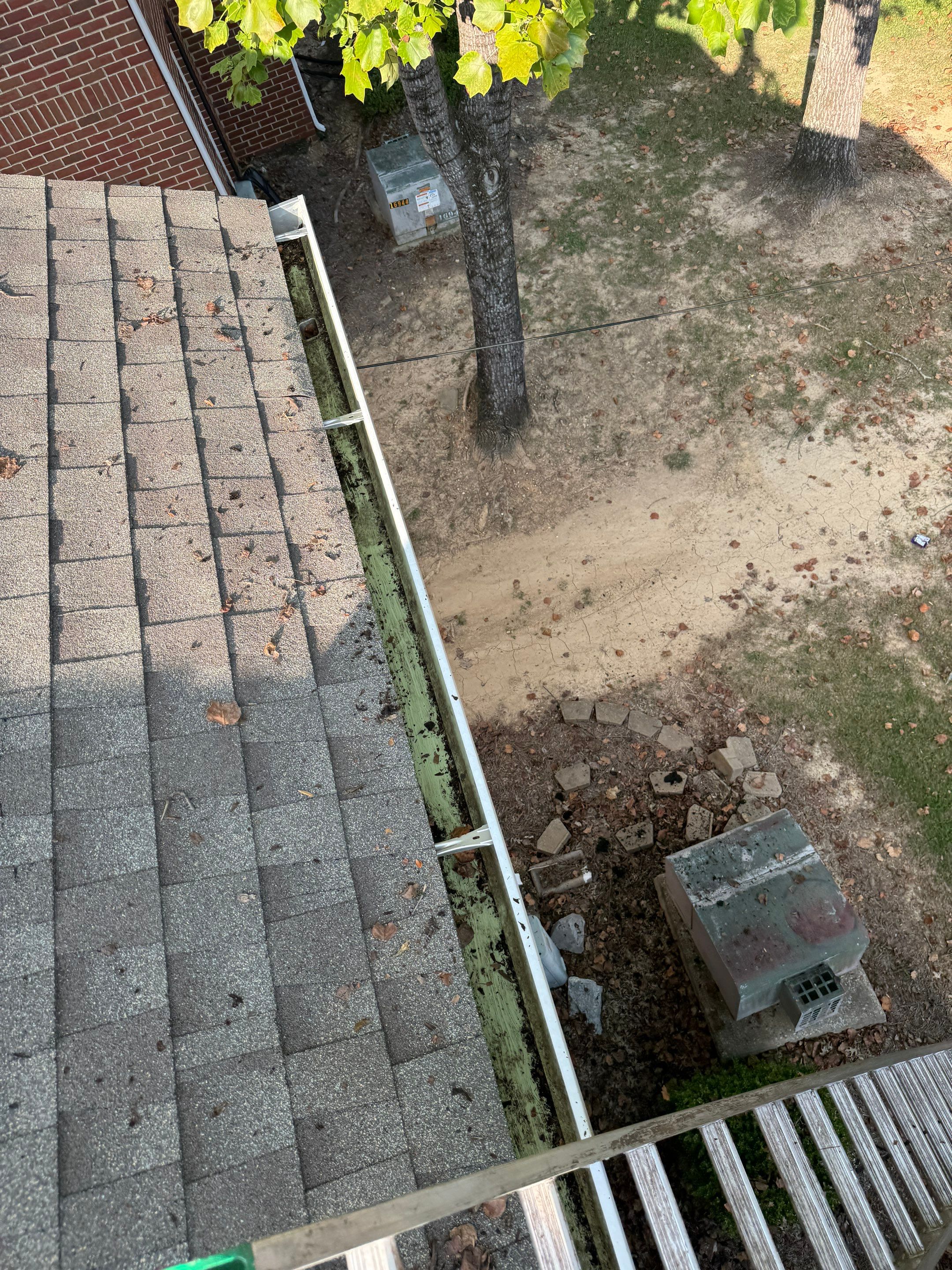 Commercial gutter cleaning Montgomery after photo with clean gutters
