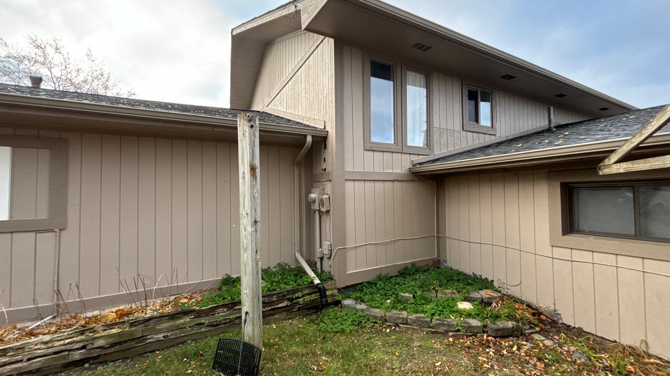 Siding Replacement using Alside Charter Oak D4.5" by 180 Contractors