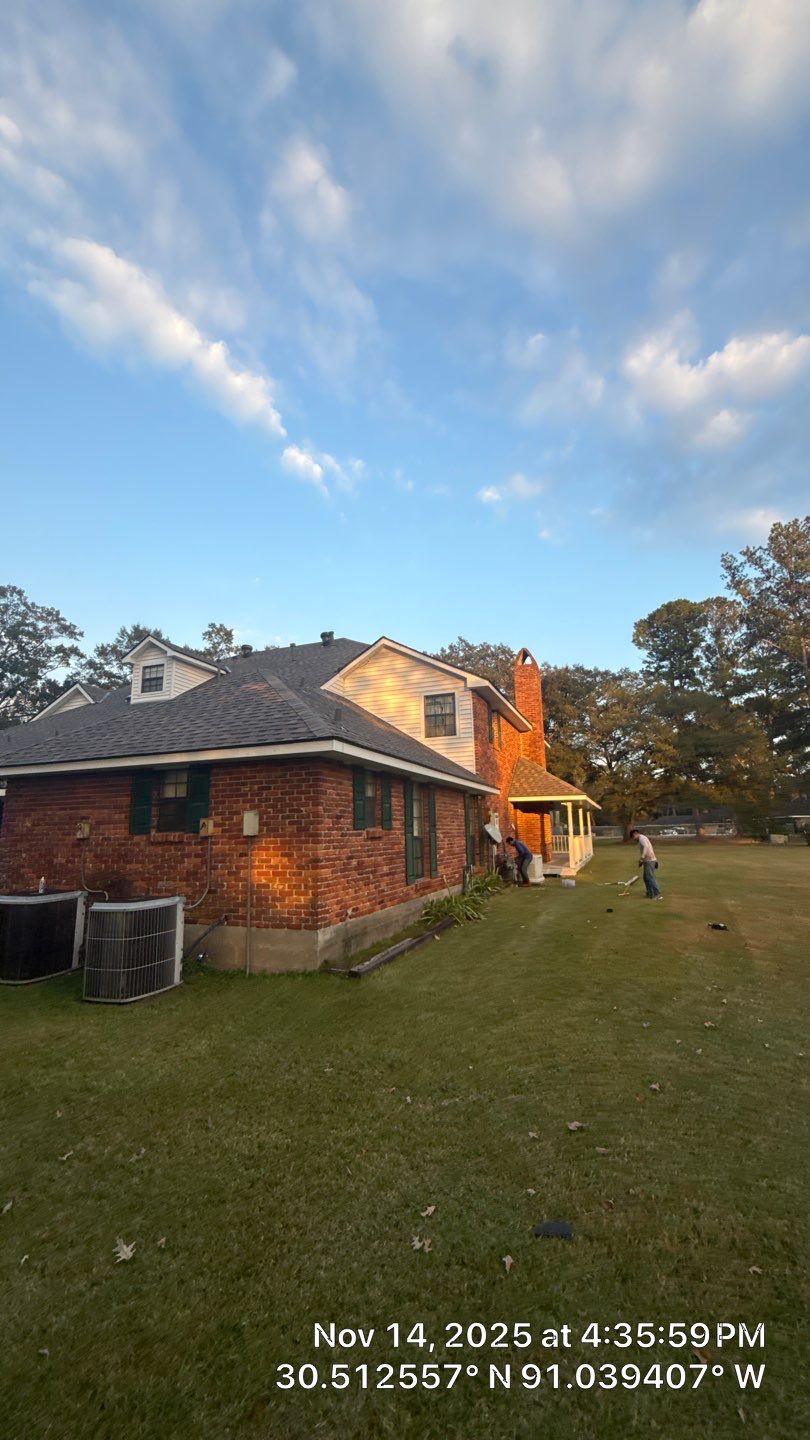 Atlas Pinnacle Pristine Weathered Shadow  by Top Team Roofing & Construction