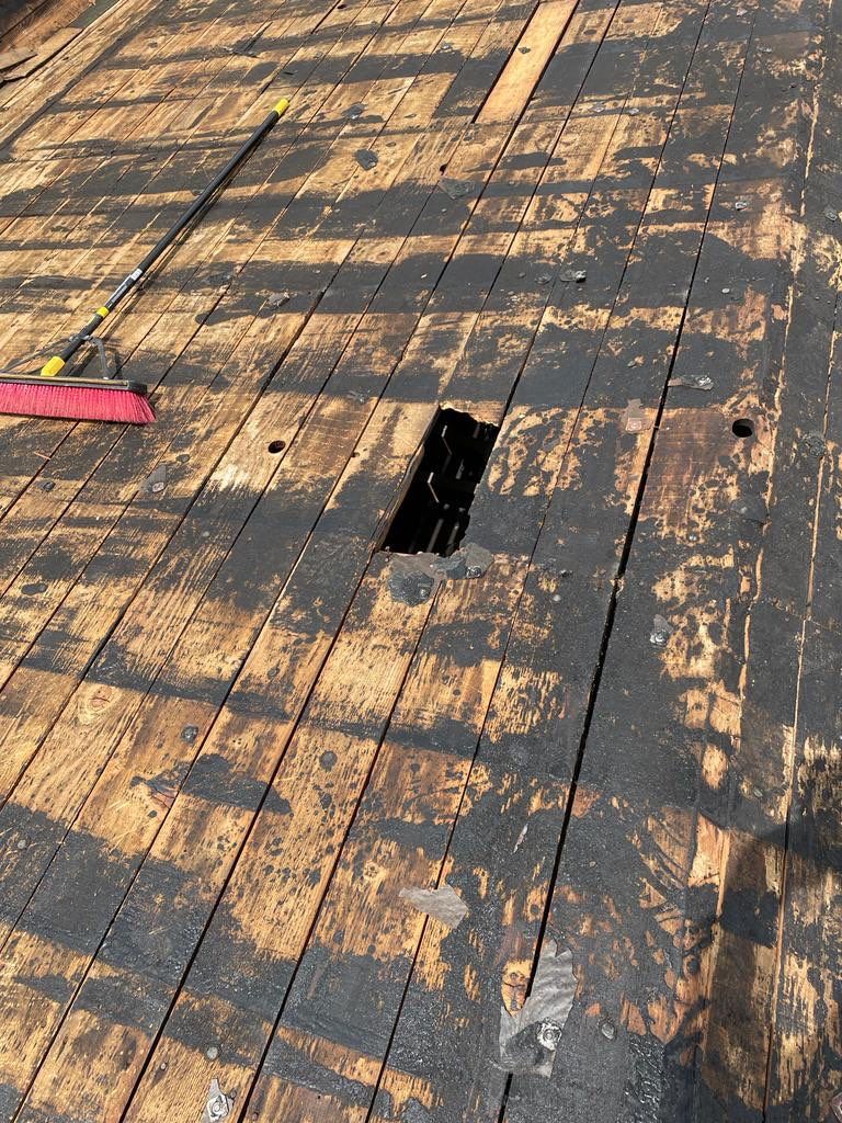 Commercial Roofing Installation using Conklin BenchPly system with PUMA top coat (imbedded fabric system) by Straight Edge Roofing Inc