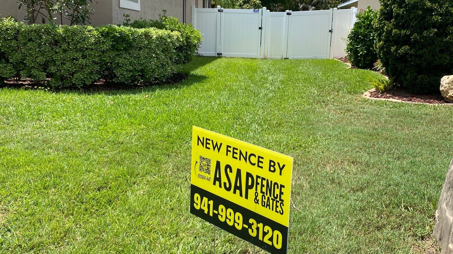 Sarasota, FL 6ft. Tall White Vinyl Privacy Fence  by Asap fence and gates, LLC