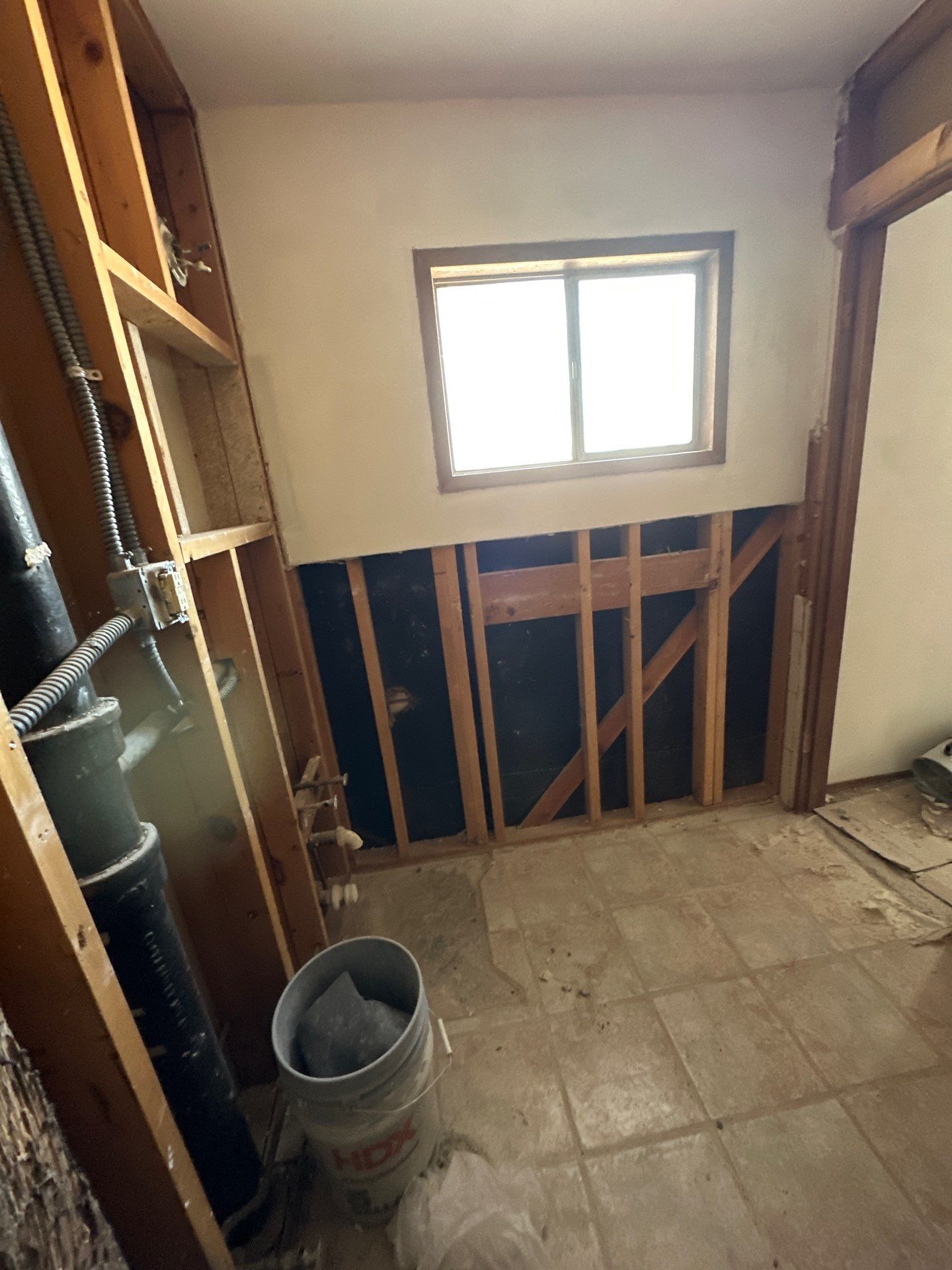 Bathroom remodel by Castro Brothers Solutions