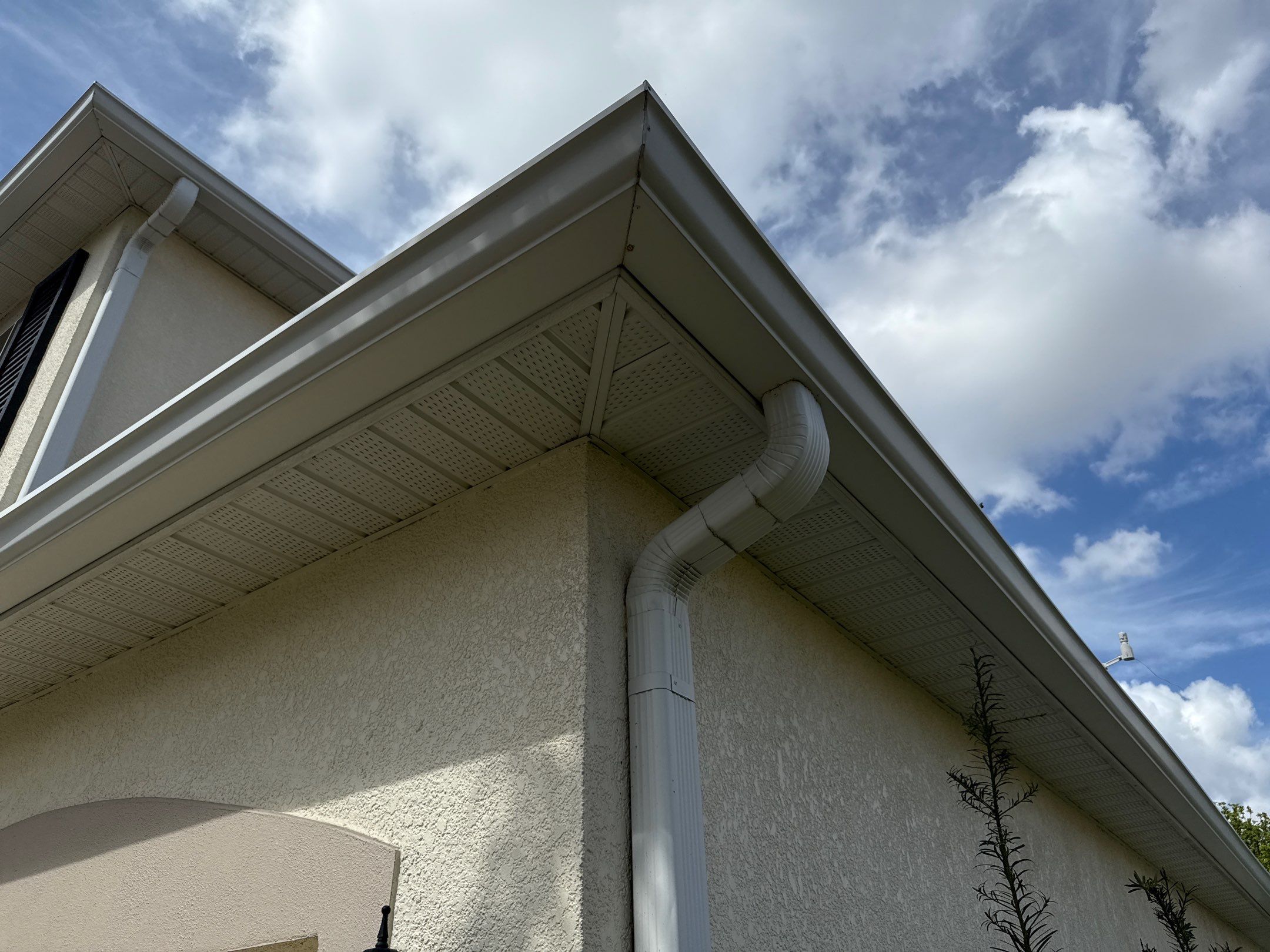 Barrington Ridge 2-Story House & Driveway Cleaning – Before & After Transformation! by Sunshine AquaWash