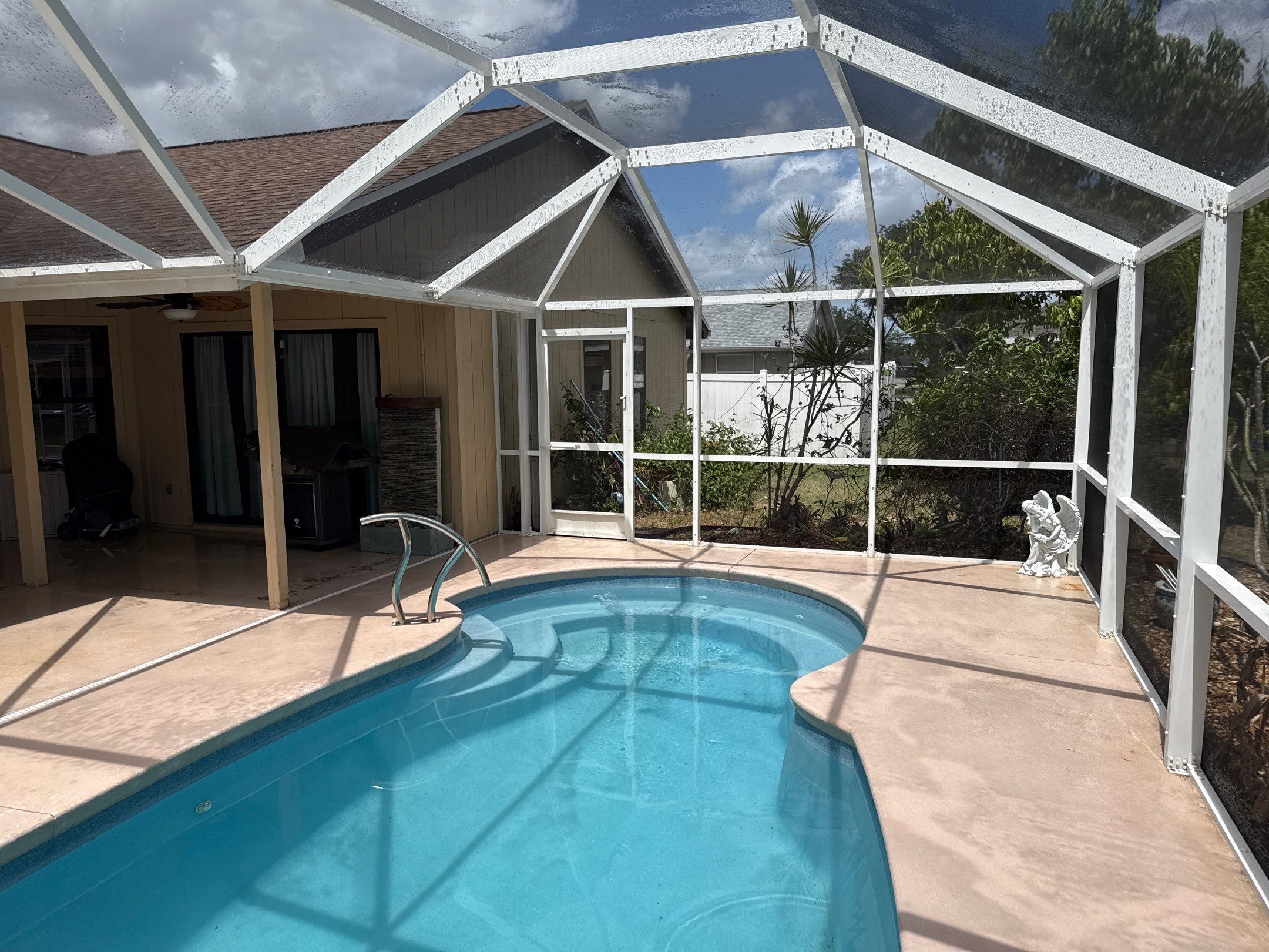 Pool Cage & Painted Pool Deck Cleaning in Sarasota, FL | Soft Wash by Sunshine AquaWash