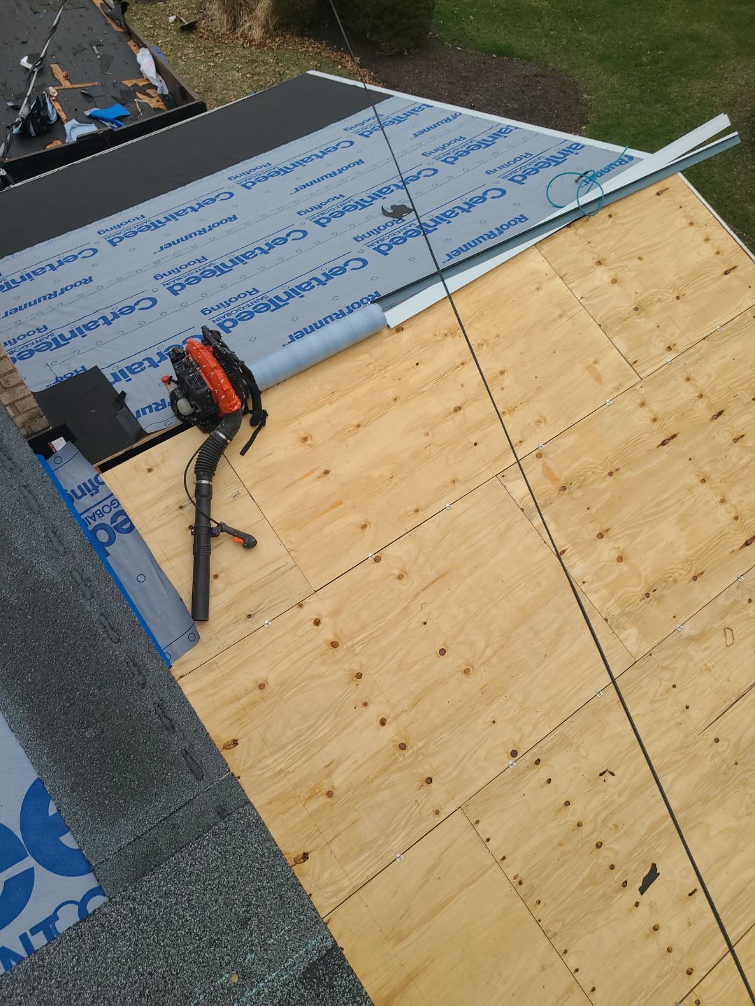 West Springfield: Residential Roof Replacement with CertainTeed Landmark in Colonial Slate by RM Banning, Inc.