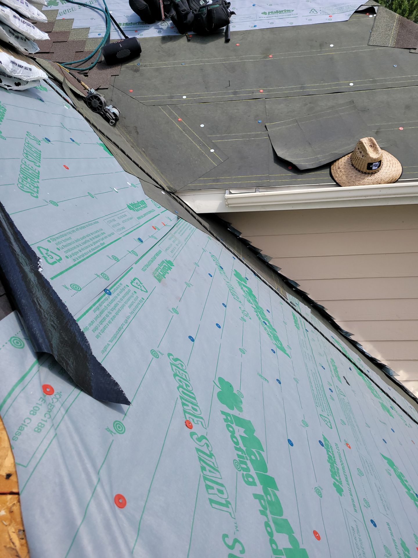 Windsor Designer Shingles  by Rhino Roofing LLC